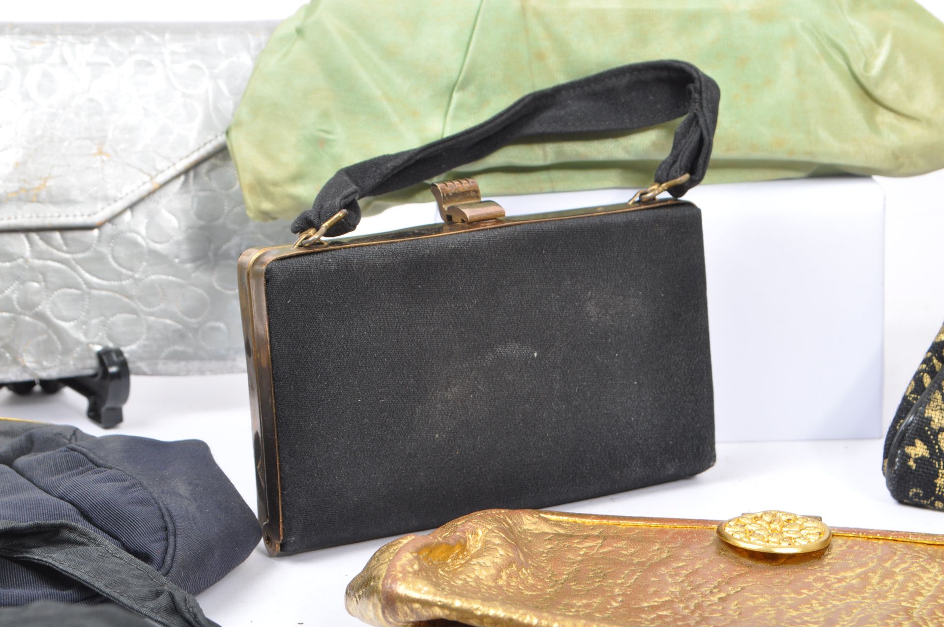 COLLECTION OF VINTAGE 1930S FASHION HANDBAGS AND PURSES - Image 9 of 16
