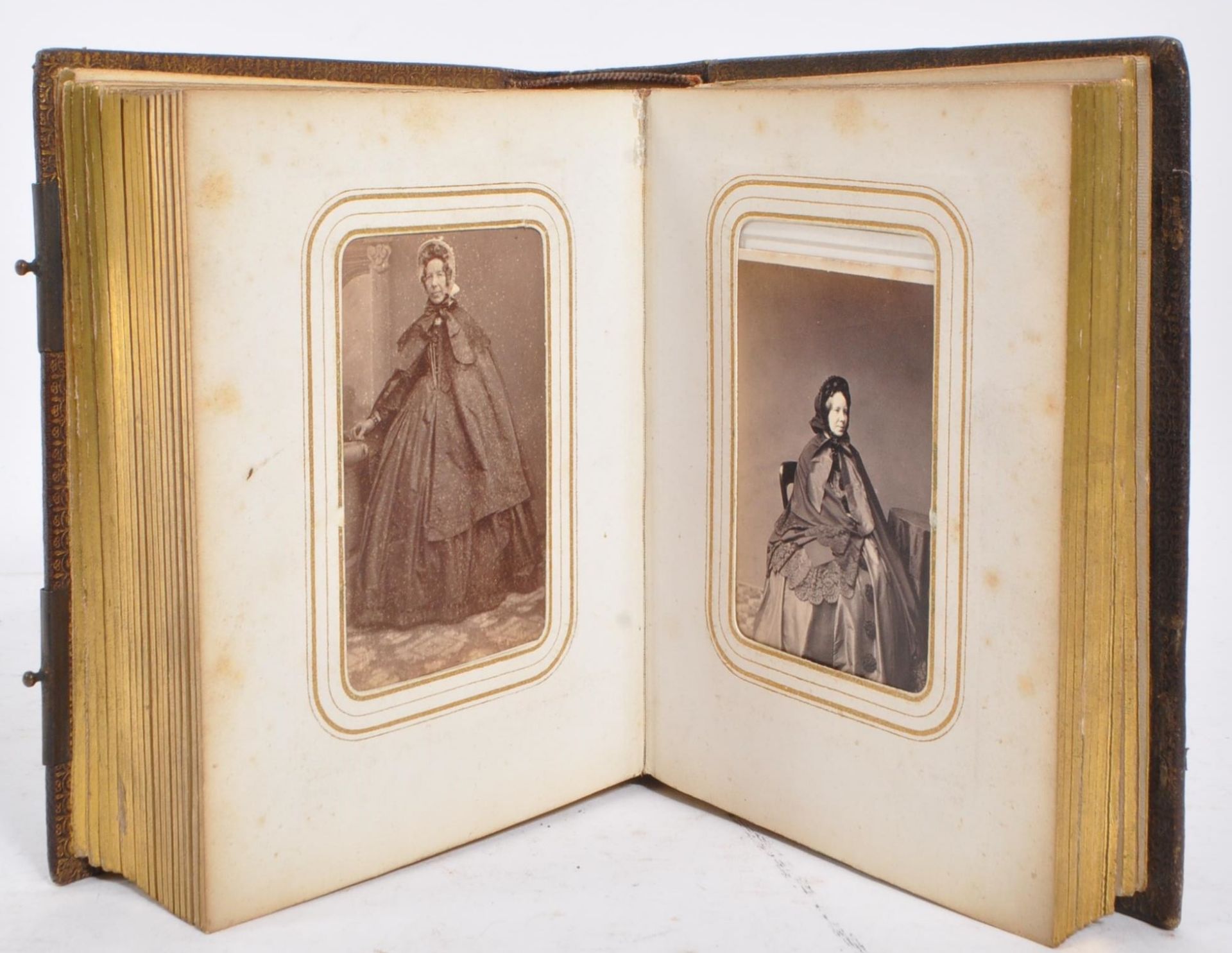 VICTORIAN CARTE DE VISITE PORTRAIT PHOTOGRAPHS IN ALBUM - Image 5 of 8