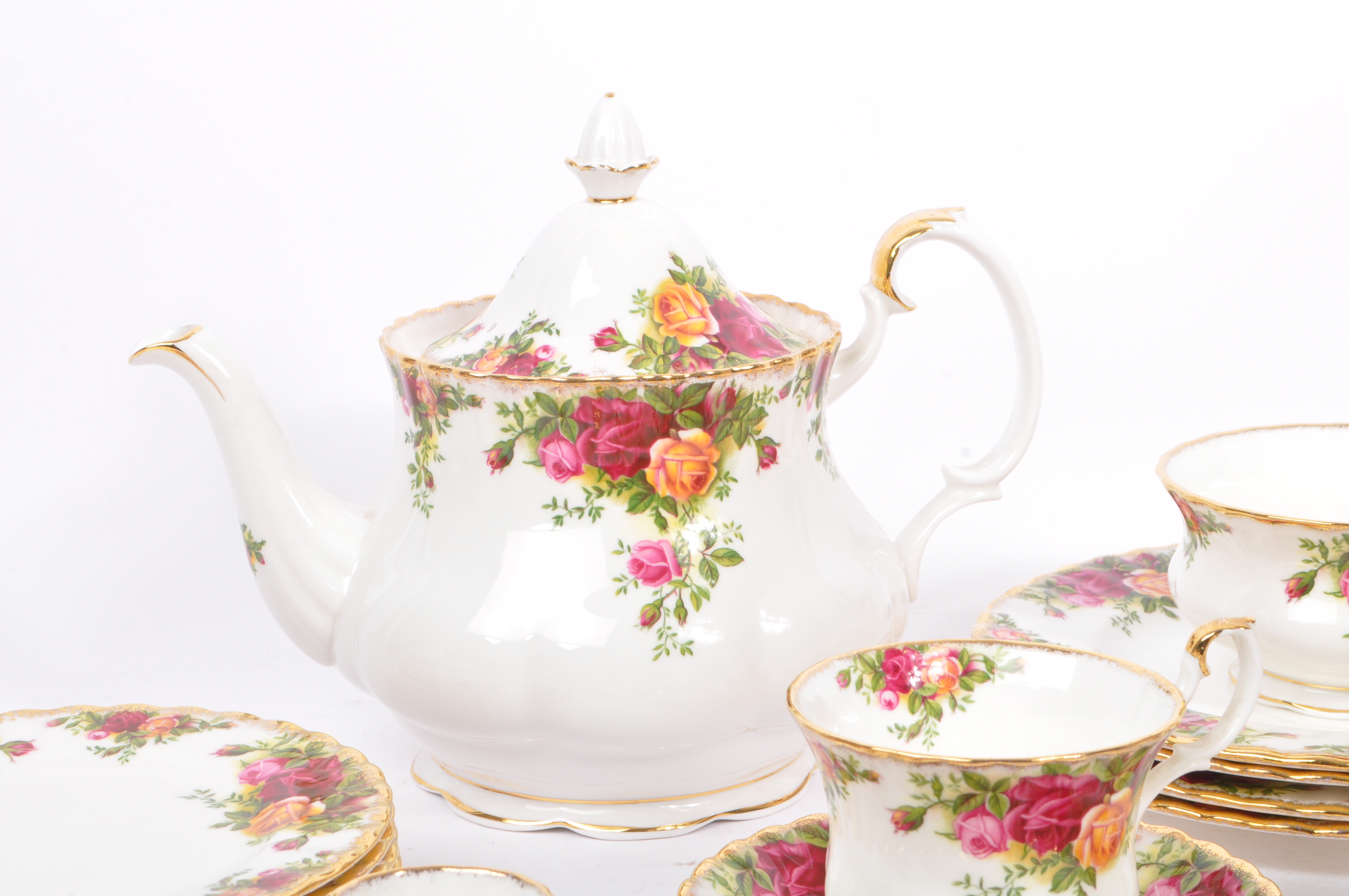 MID 20TH CENTURY OLD COUNTRY ROSES ROYAL ALBERT TEA SET - Image 4 of 8