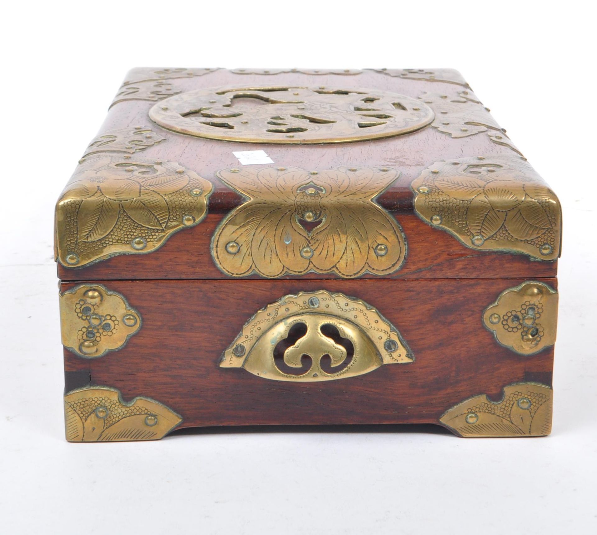 20TH CENTURY CHINESE BRASS BOUND JEWELLERY BOX - Bild 4 aus 10