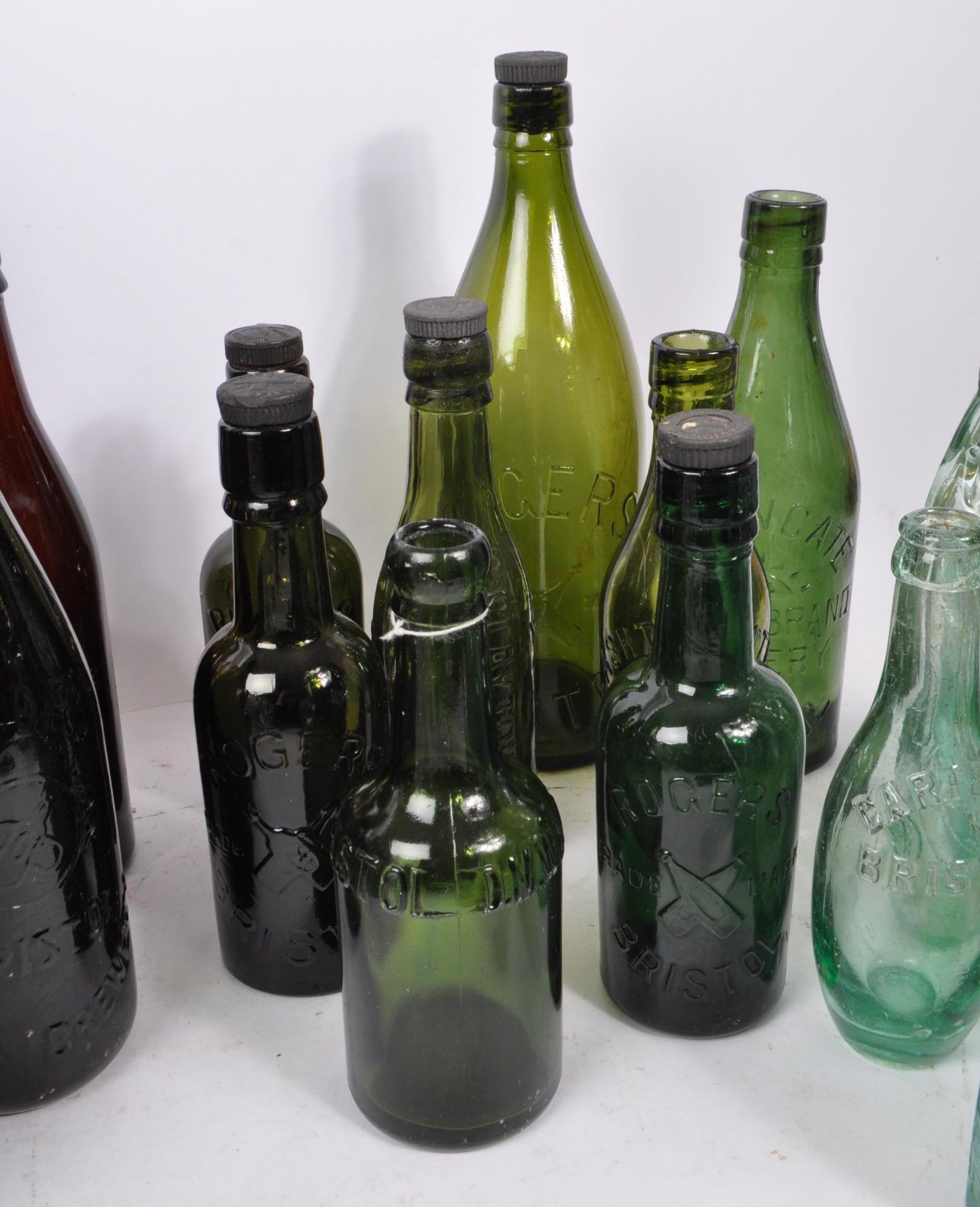 LARGE COLLECTION OF BRISTOL BREWERY GLASS BOTTLES - Bild 5 aus 6