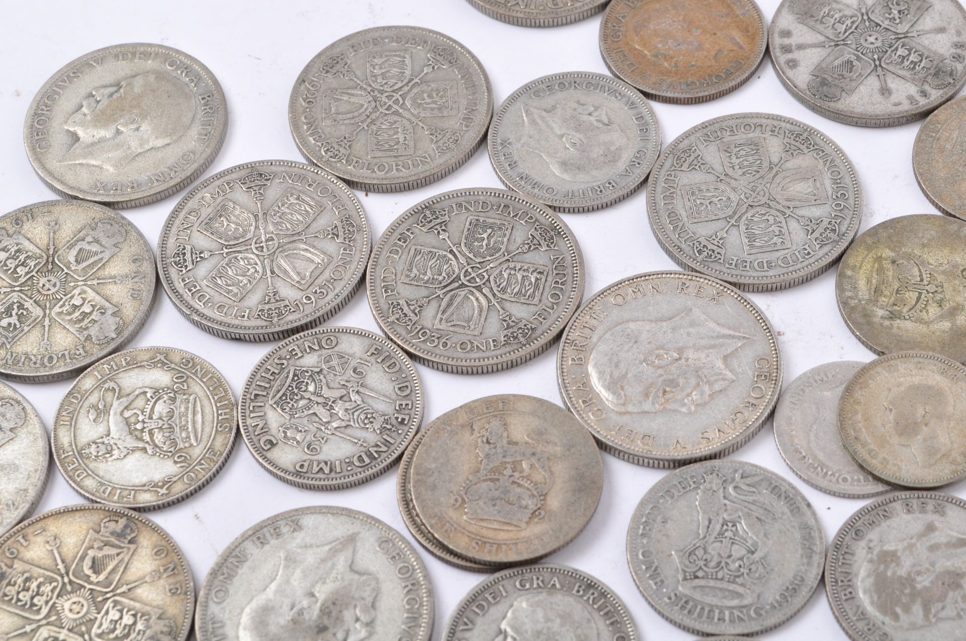 EIGHT EARLY 20TH CENTURY SILVER CIRCULATED CROWN COINS - Bild 4 aus 9