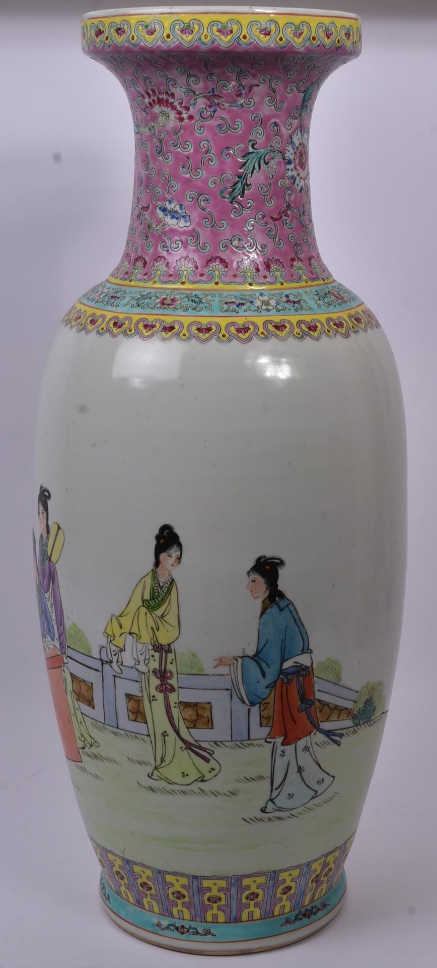 LARGE FLOOR STANDING CHINESE VASE - Image 2 of 5