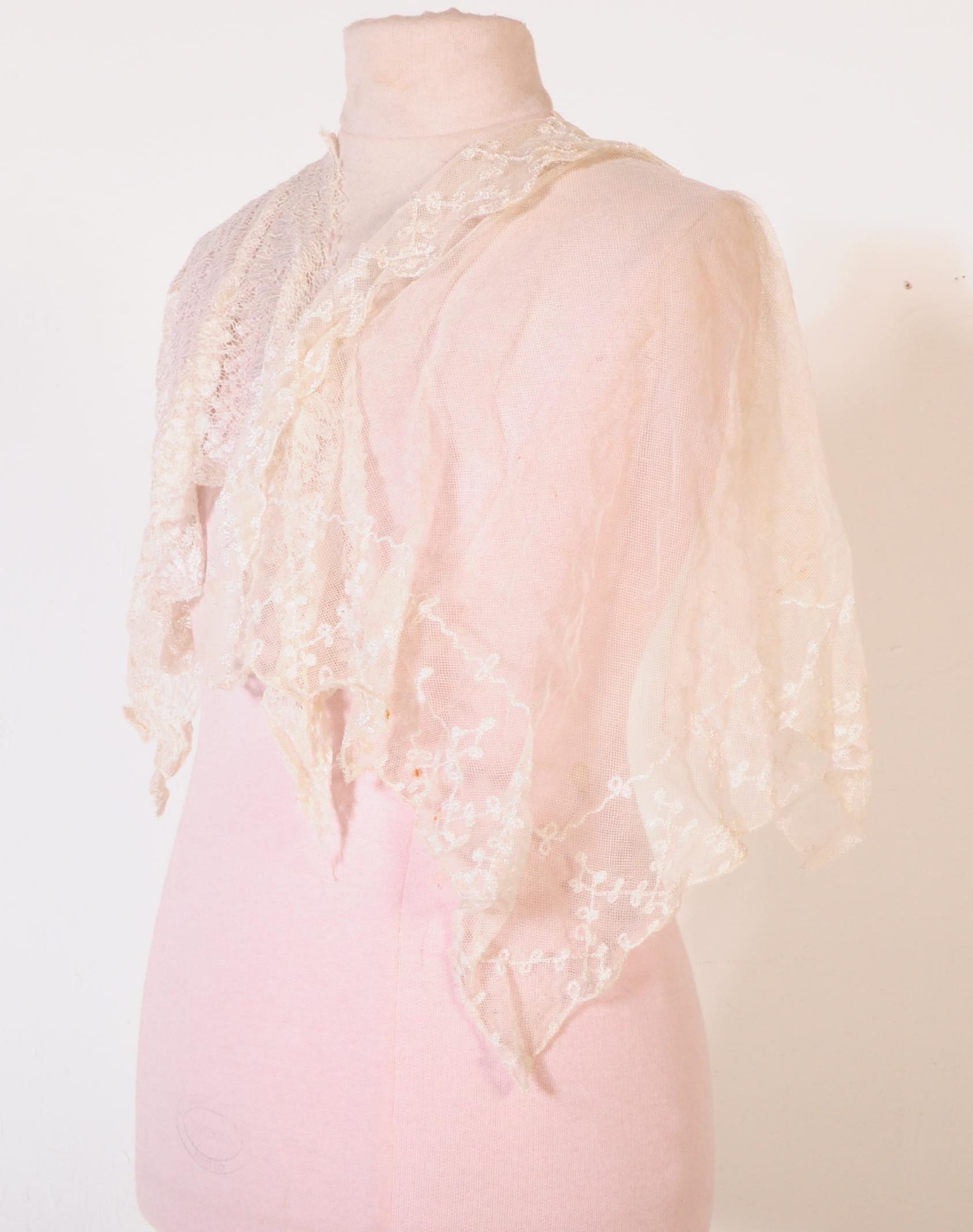 1920S VINTAGE SILK IVORY WEDDING DRESS - Image 10 of 12