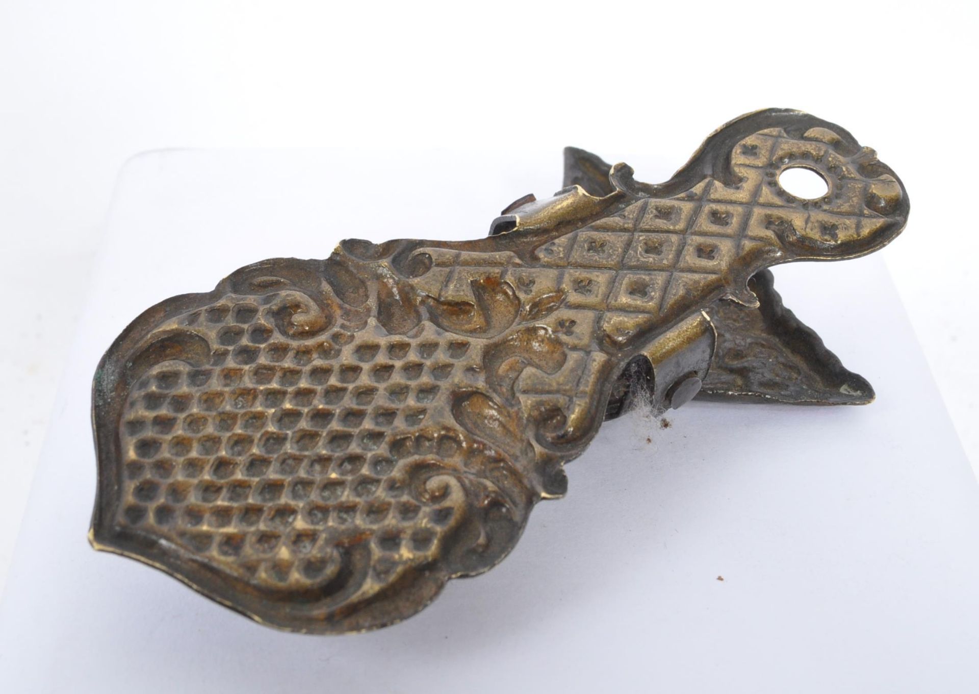 VICTORIAN 19TH CENTURY BRASS & TIN PAPER NOTE CLIP - Image 2 of 5