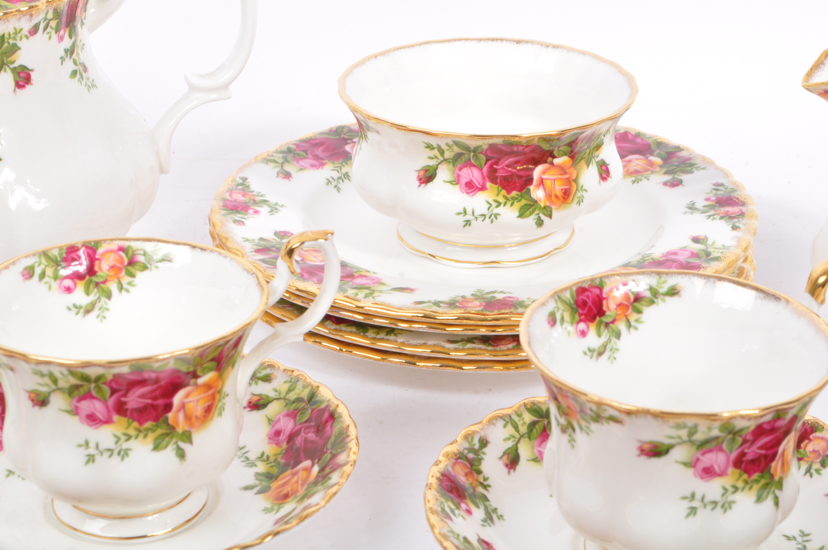 MID 20TH CENTURY OLD COUNTRY ROSES ROYAL ALBERT TEA SET - Image 6 of 8