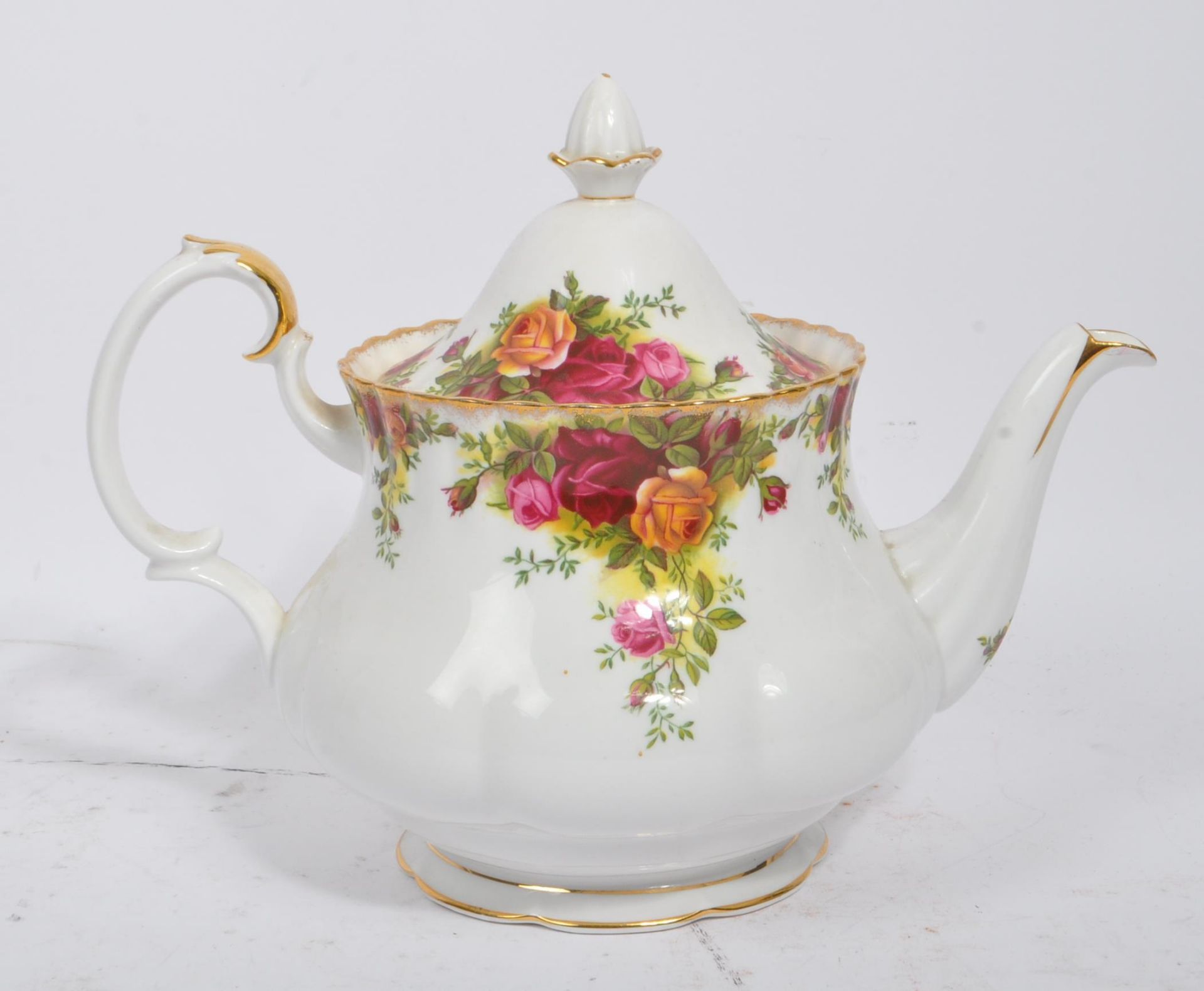 ROYAL ALBERT - OLD COUNTRY ROSES - PORCELAIN PART TEA SET - Image 3 of 5