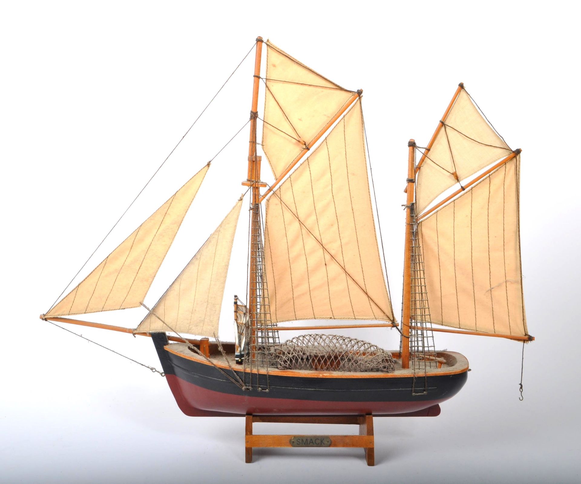 EARLY 20TH CENTURY WOODEN DISPLAY SAILING BOAT / YACHT