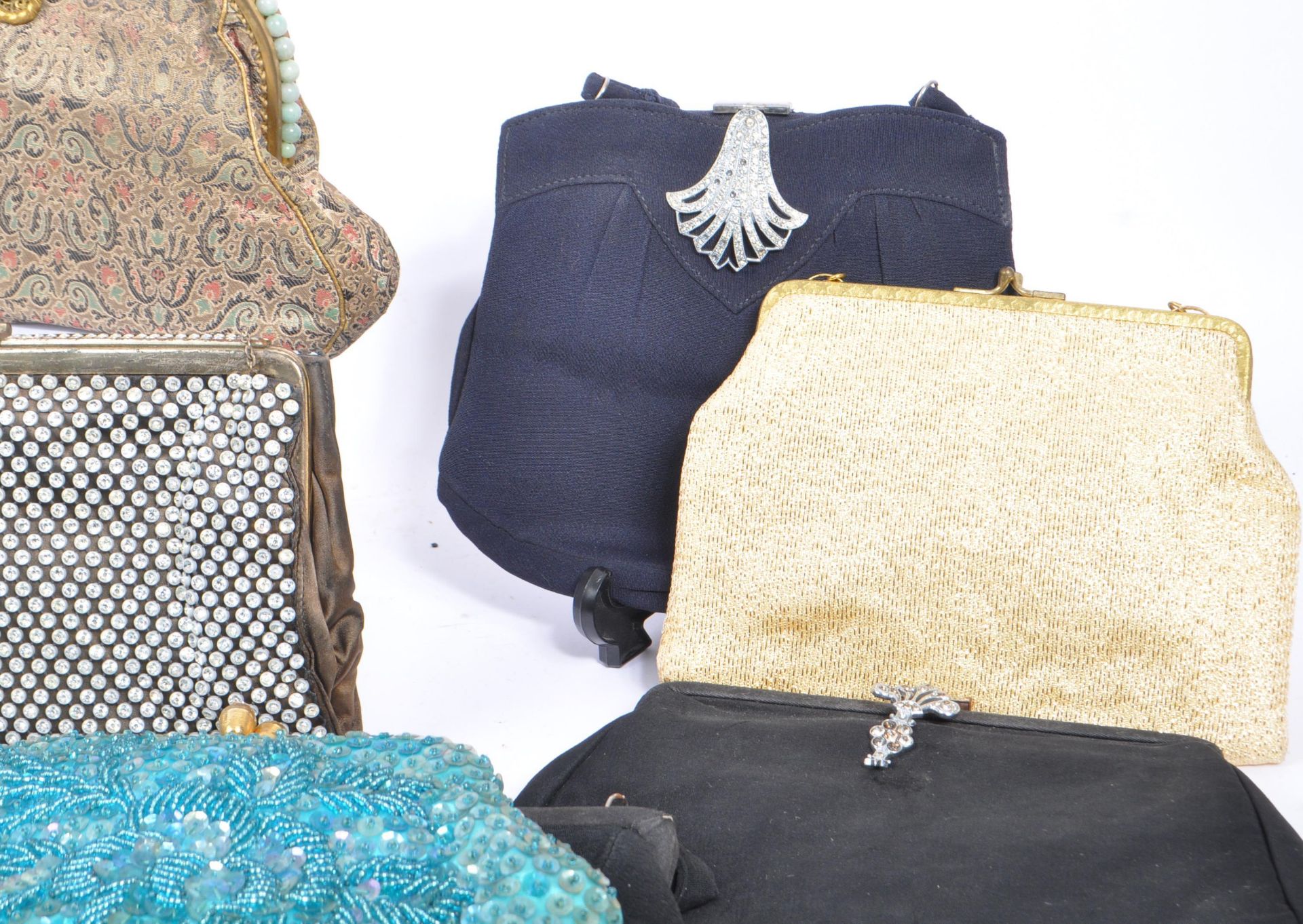 COLLECTION OF VINTAGE 1930S FASHION HANDBAGS AND PURSES - Image 4 of 16