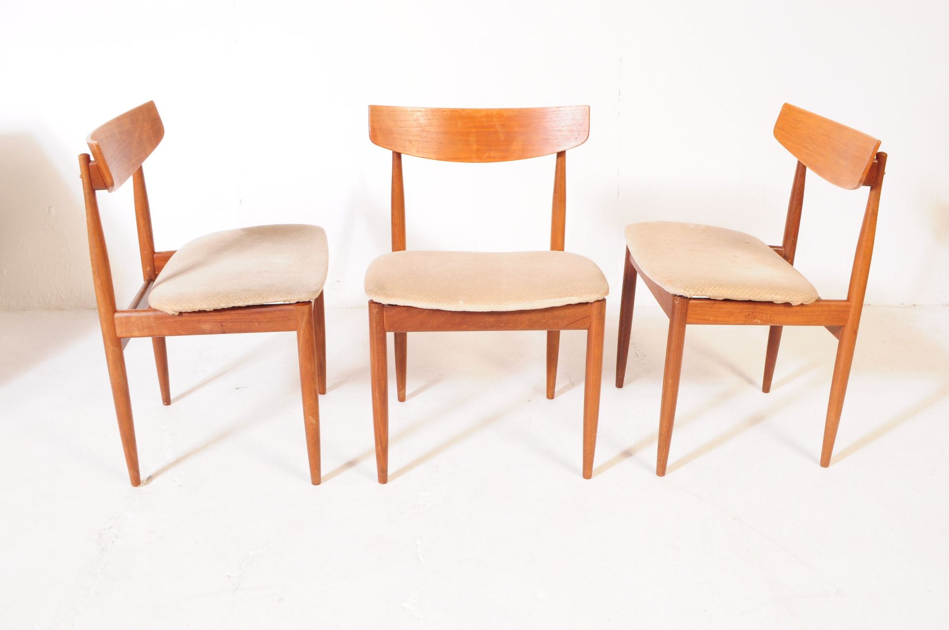 IB KOFOD-LARSEN FOR G-PLAN - THREE DINING CHAIRS - Image 2 of 4