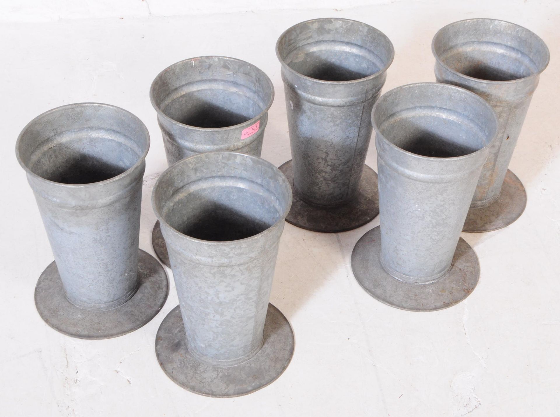 SET OF SIX GALVANISED METAL PLANTER / STICK STANDS - Bild 2 aus 3