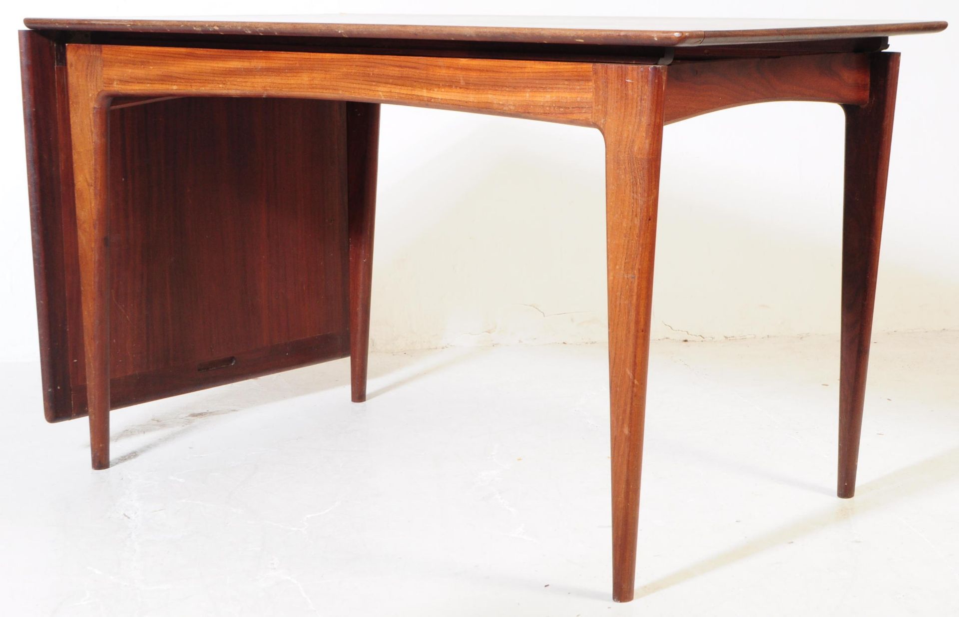 20TH CENTURY DANISH INFLUENCED TEAK DINING TABLE