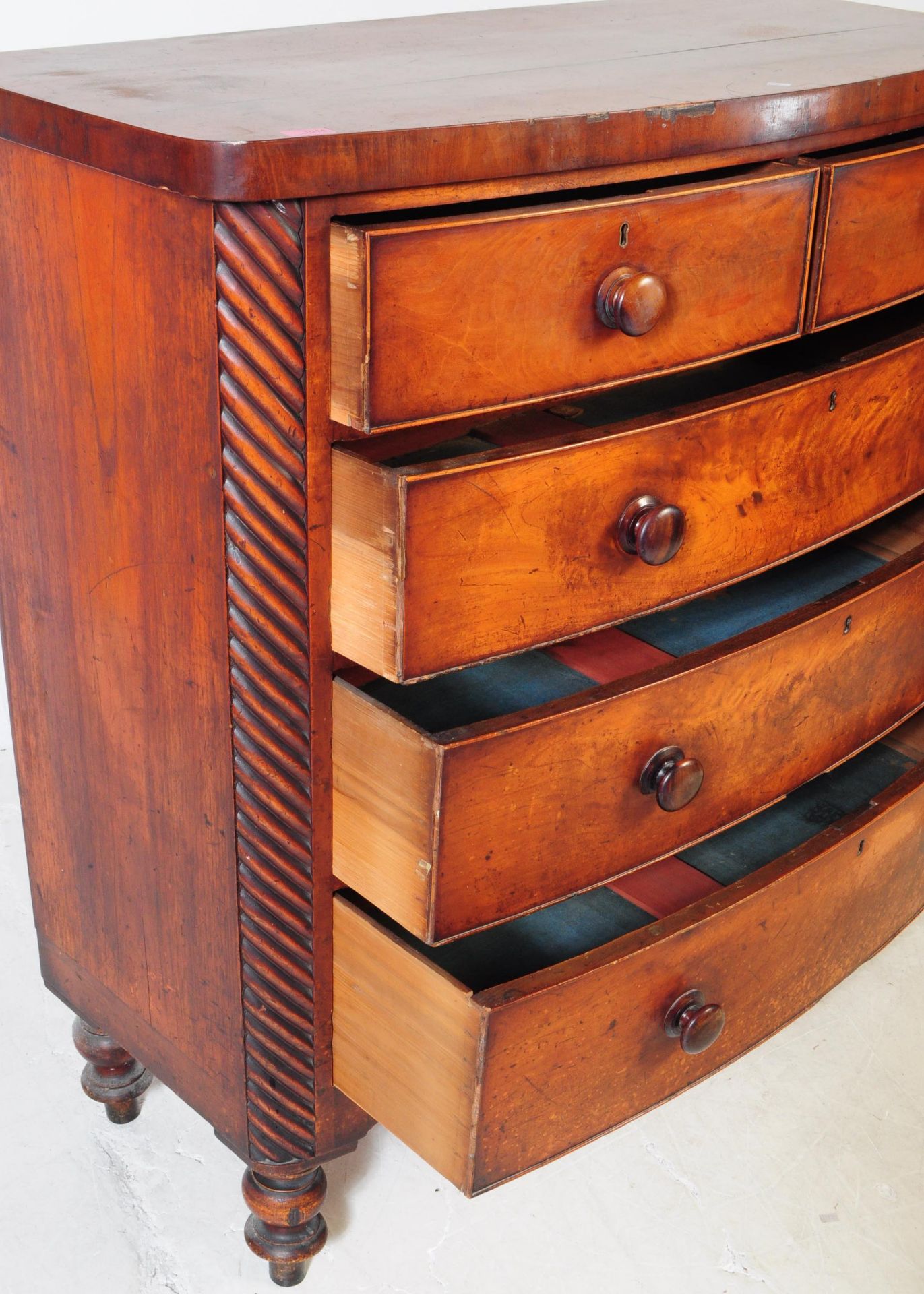 VICTORIAN 19TH CENTURY BOW FRONT CHEST OF DRAWERS - Image 3 of 9