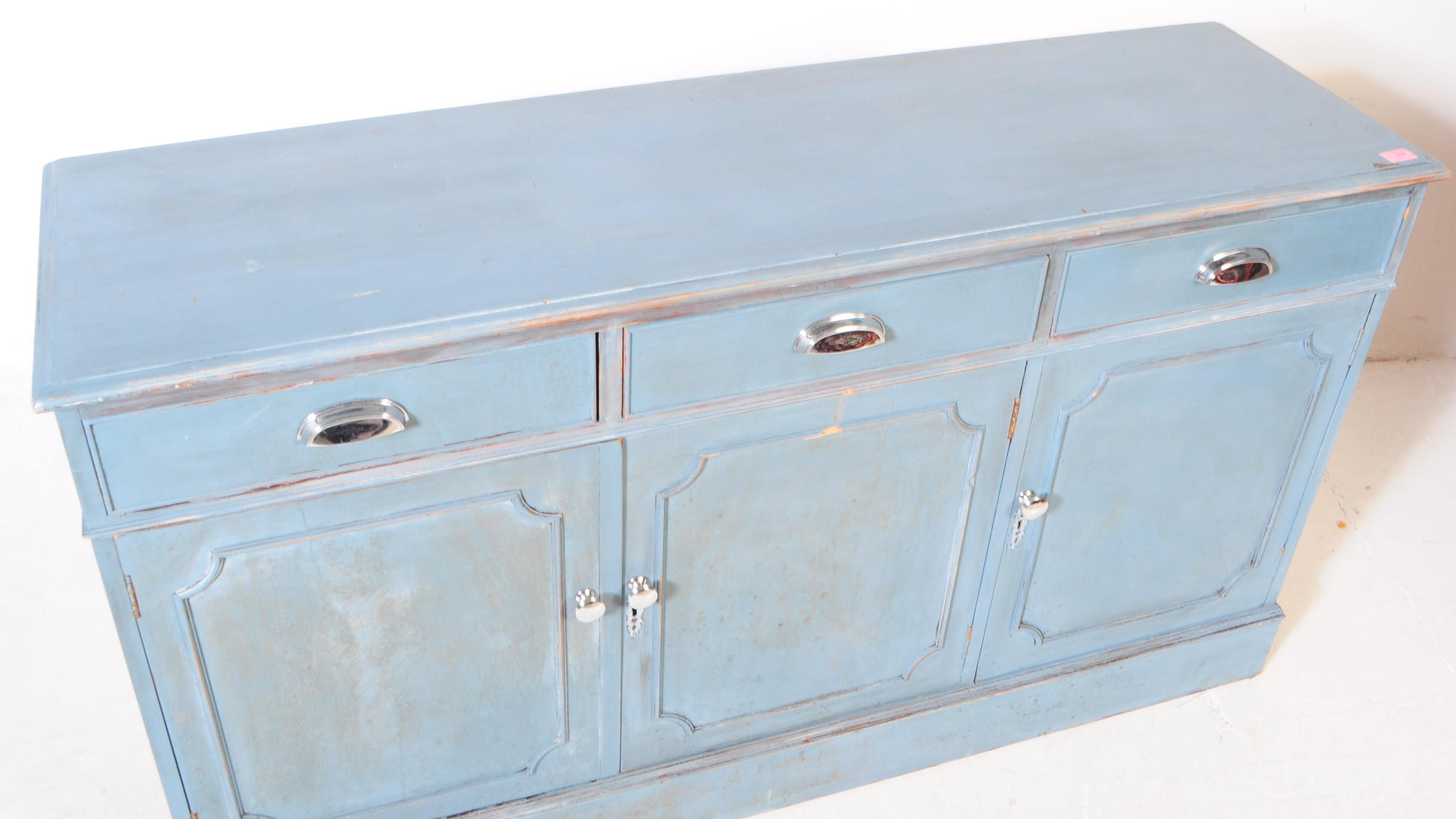 20TH CENTURY COUNTRY PAINTED PINE SIDEBOARD - Image 2 of 8