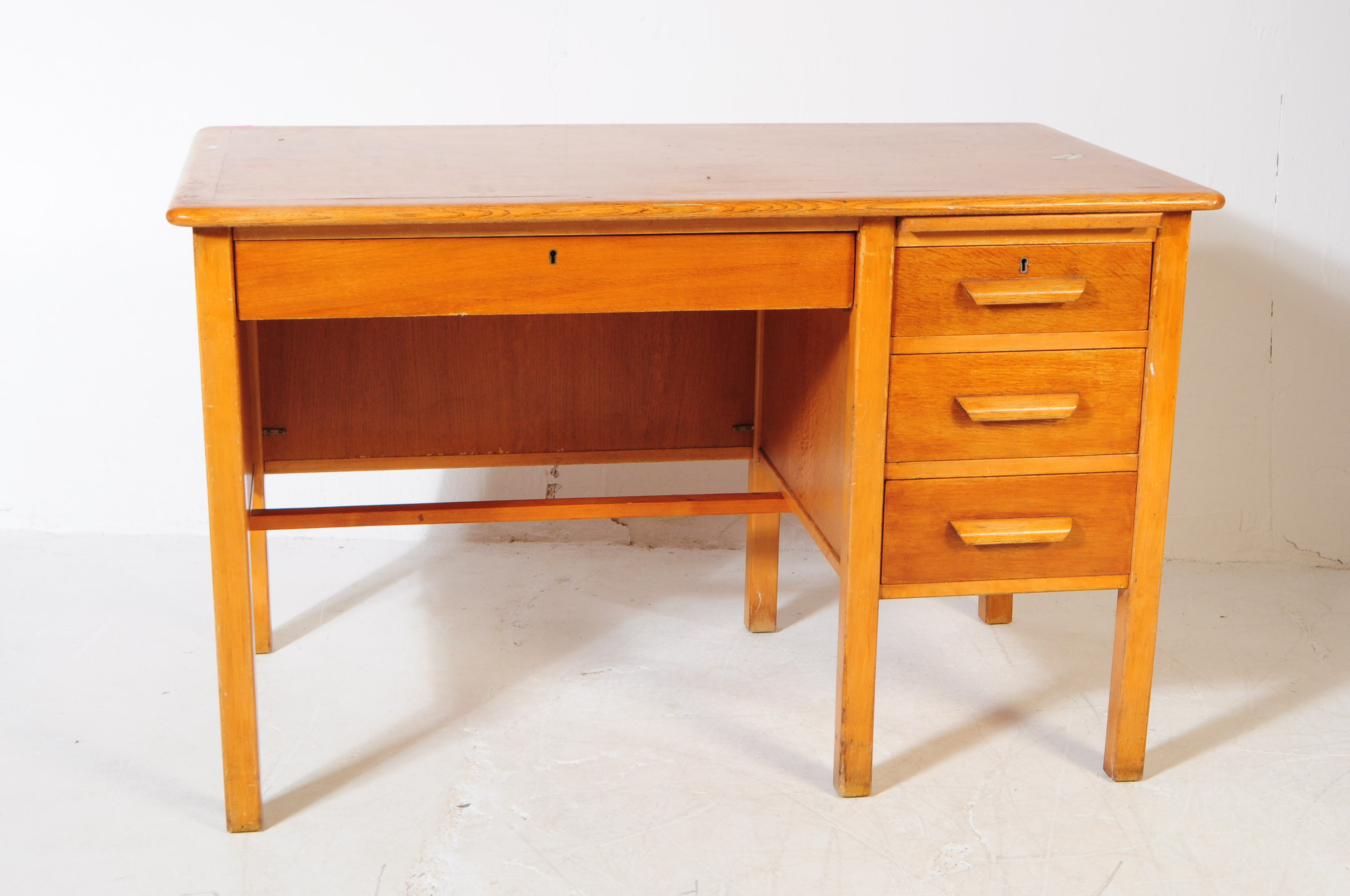 VINTAGE 20TH CENTURY 1940S OAK AIR MINISTRY OFFICE DESK