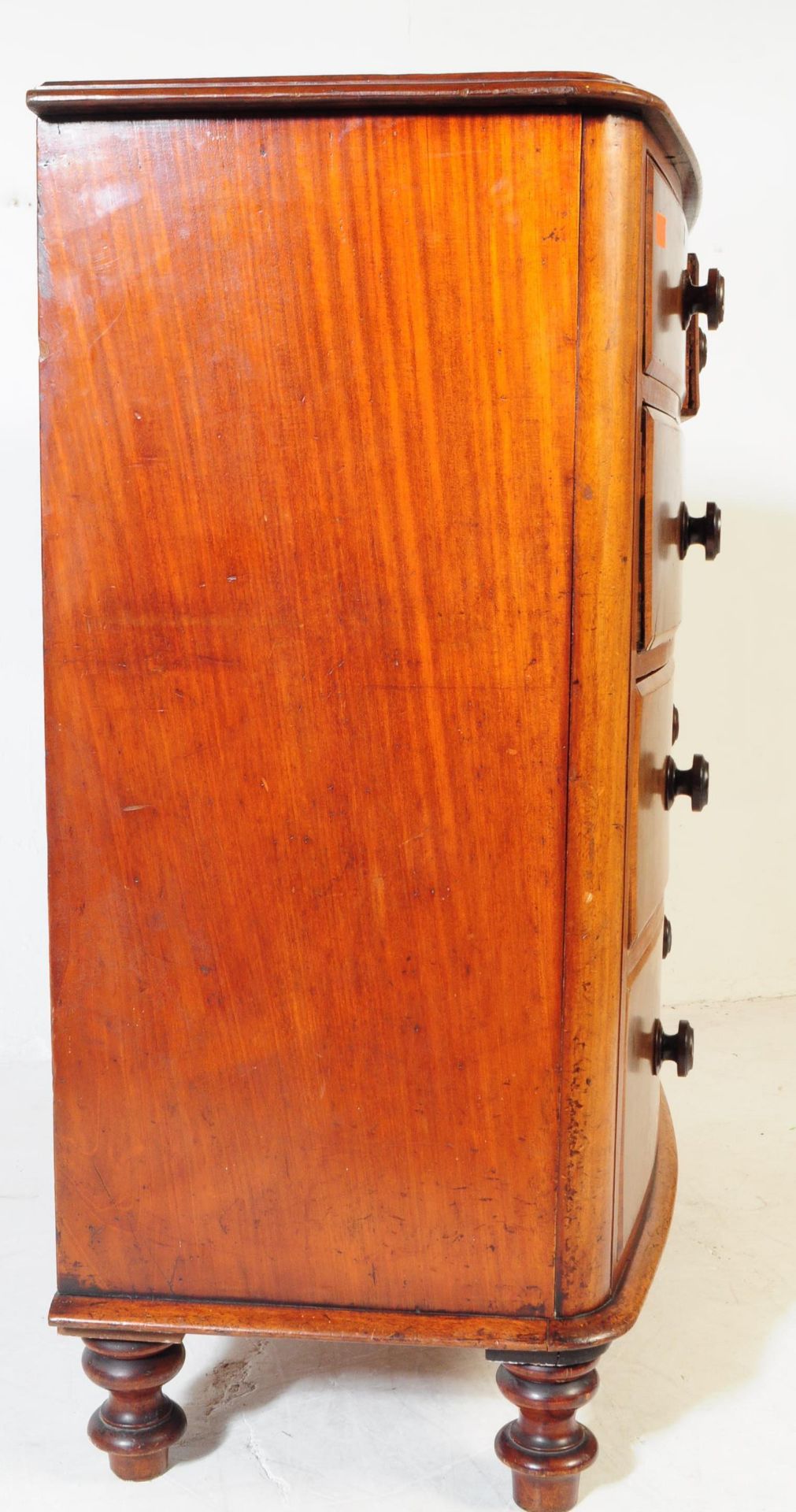 19TH CENTURY VICTORIAN BOW FRONT CHEST OF DRAWERS - Image 3 of 4