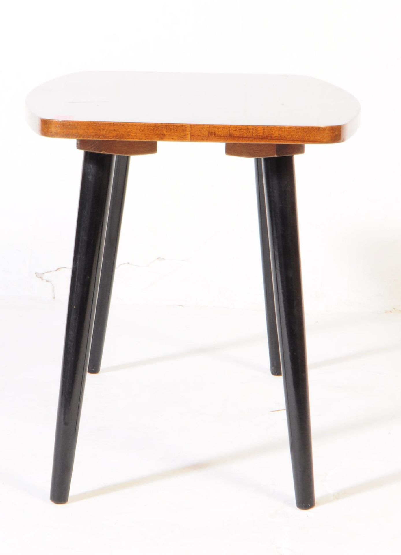 MID CENTURY WALNUT PANEL DANSETTE LEG COFFEE TABLE - Image 4 of 4