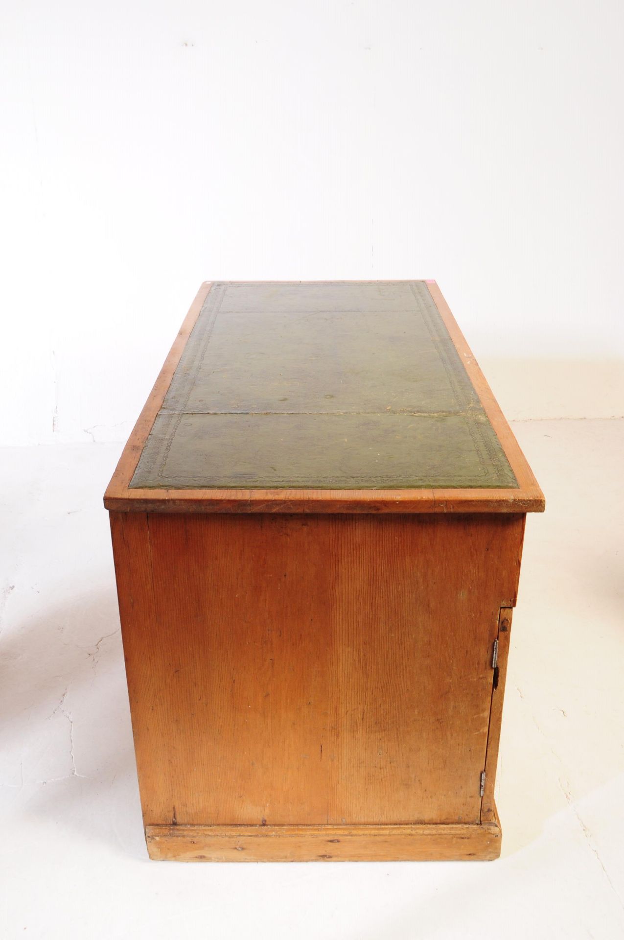 19TH CENTURY VICTORIAN PINE WRITING DESK - Bild 6 aus 6