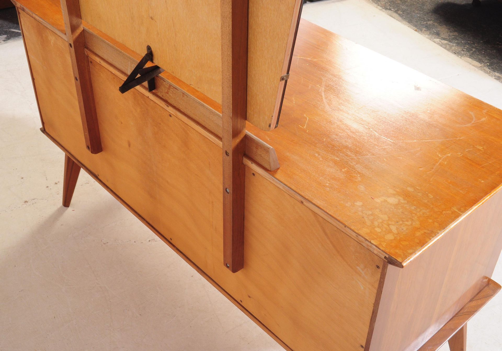 BRITISH MODERN DESIGN - MID 20TH CENTURY TEAK DRESSING TABLE - Image 8 of 8