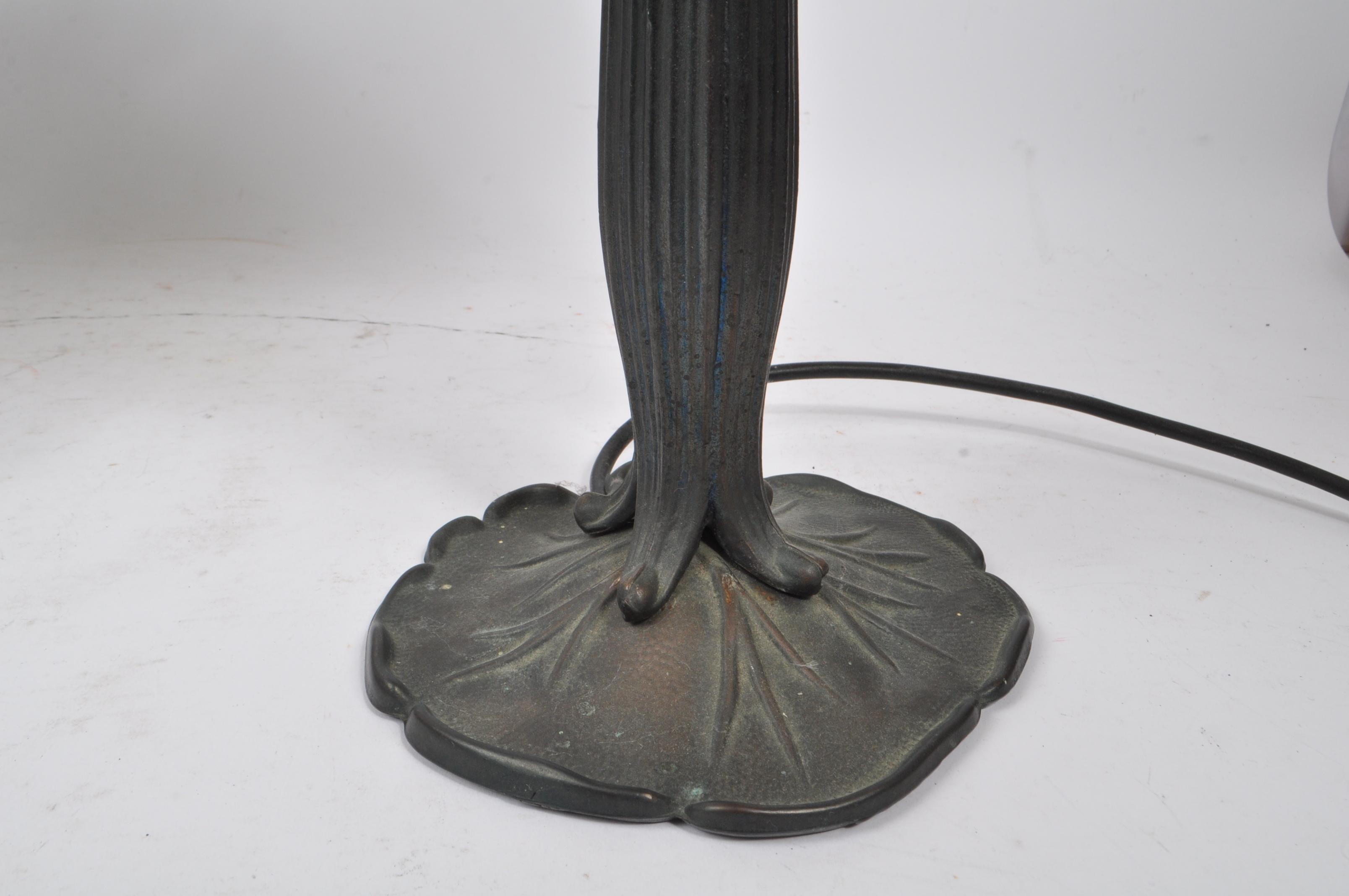 TWO 20TH CENTURY TIFFANY SIDE TABLE LAMPS - Image 5 of 6