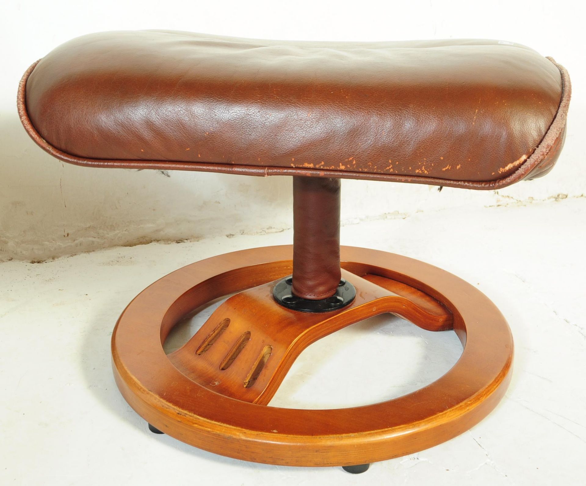 EKORNES STRESSLESS MANNER RECLINING ARMCHAIR AND OTTOMAN - Image 5 of 7