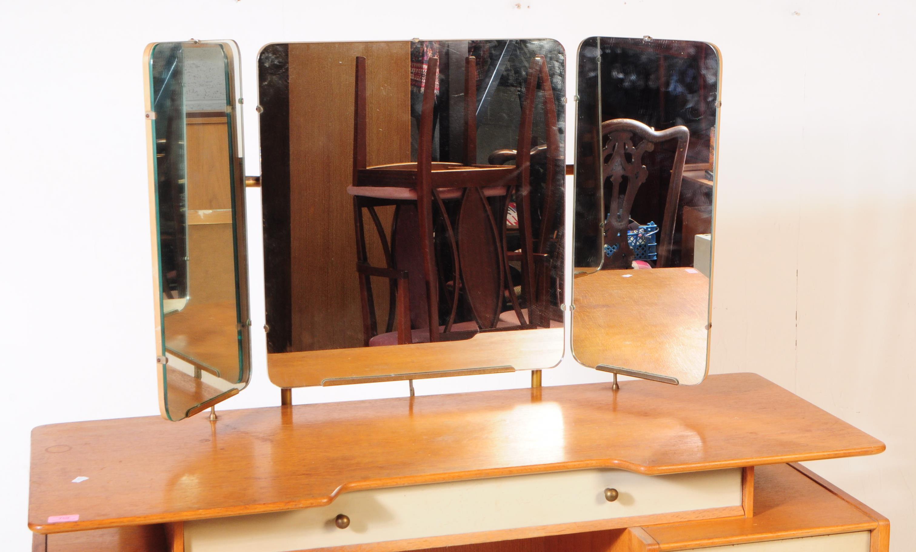 1960S MID CENTURY G-PLAN LIBRENZA DRESSING TABLE - Image 2 of 6