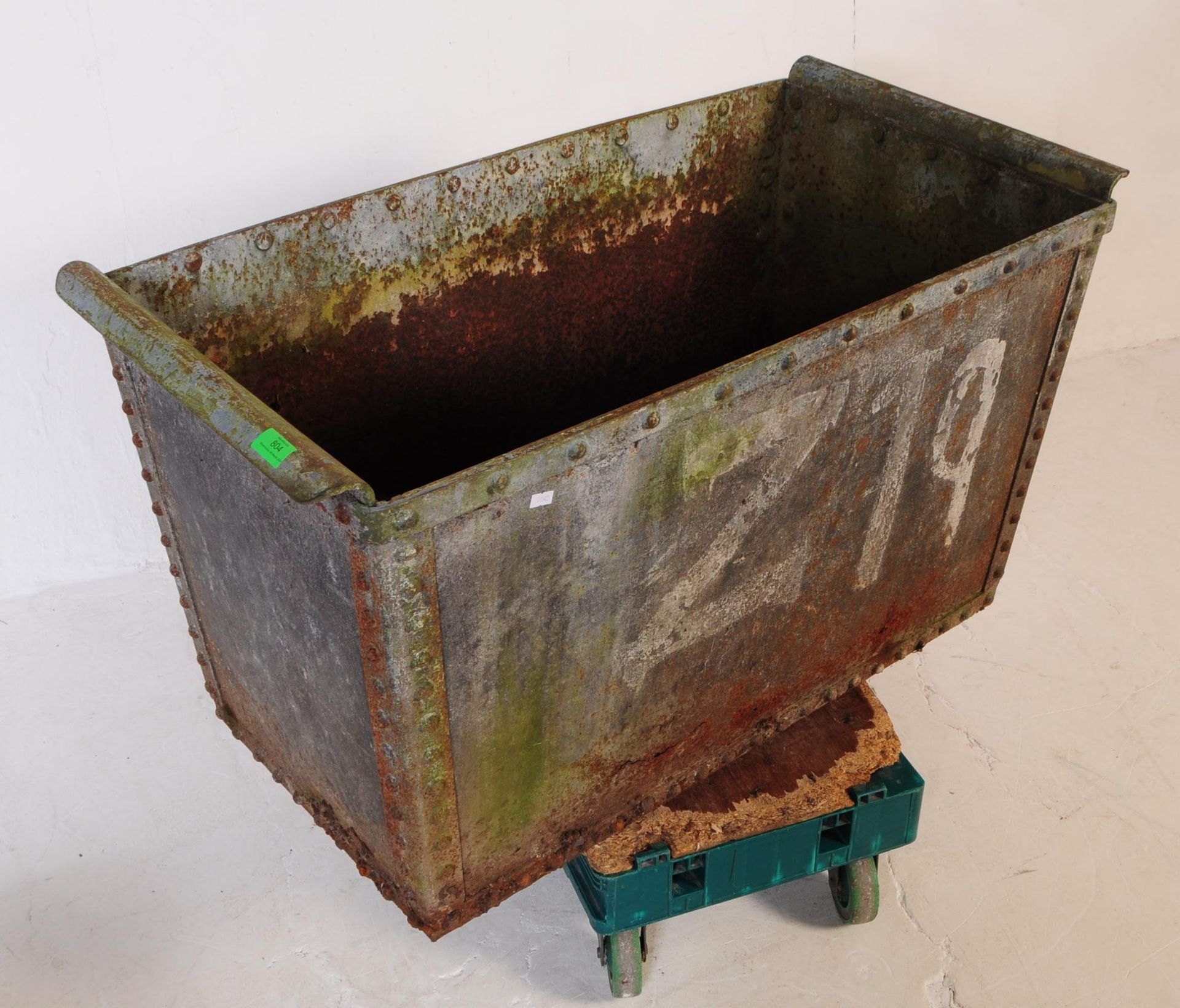 LARGE 19TH CENTURY GALVANISED STEEL QUENCHER TROUGH / PLANTER - Image 2 of 7
