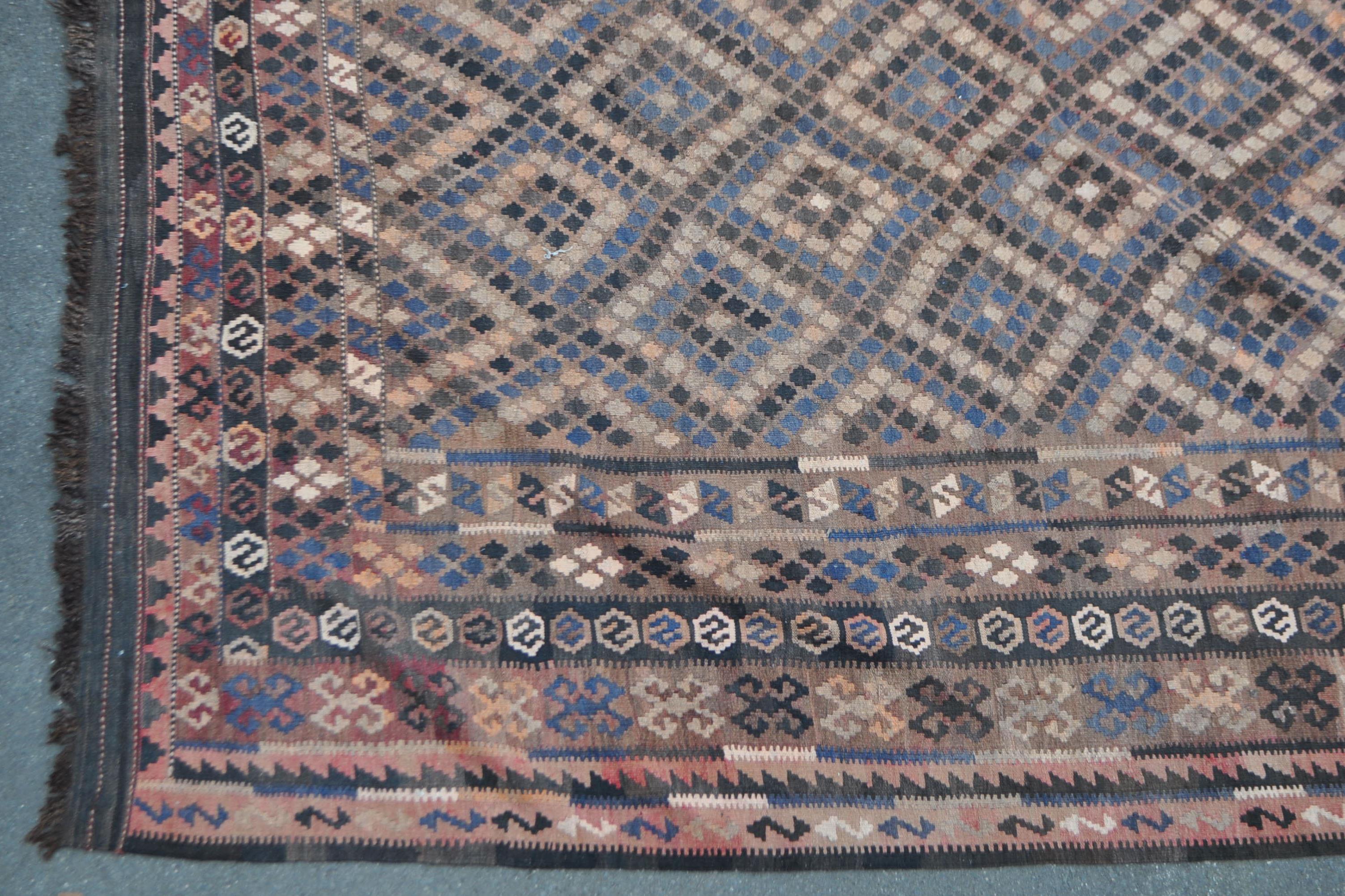 EARLY 20TH CENTURY PERSIAN TURKISH KILIM RUG - Image 2 of 3