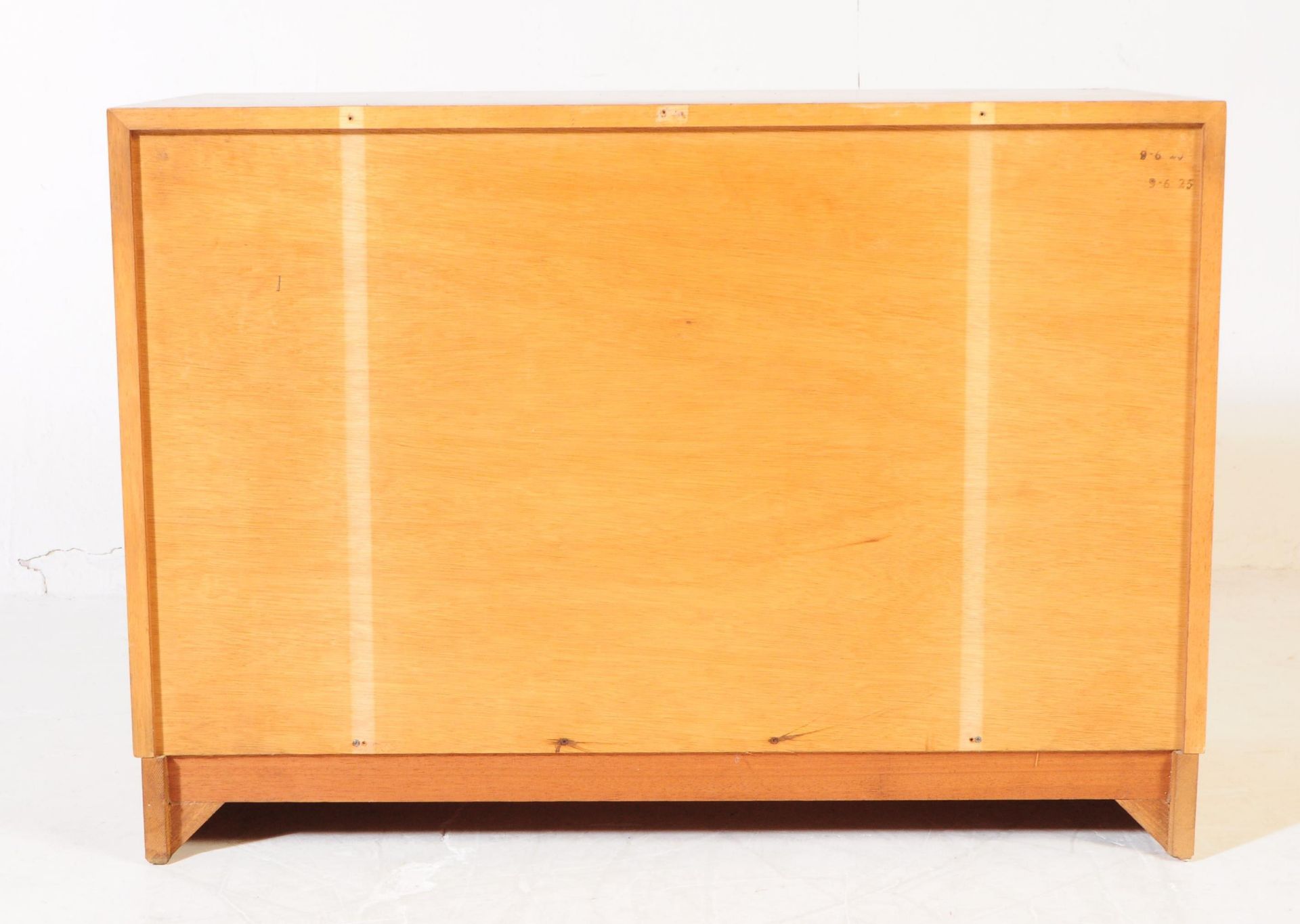 BRITISH MODERN DESIGN - RETRO MID CENTURY CHEST OF DRAWERS - Image 4 of 4