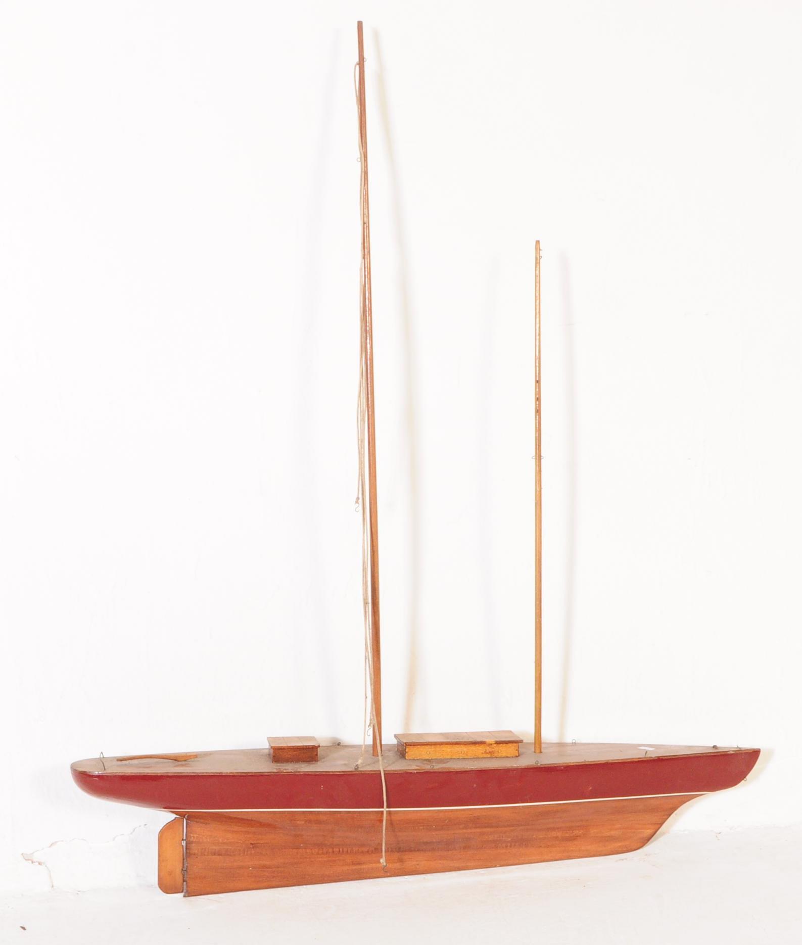 VINTAGE 20TH CENTURY POND MODEL BOAT / YACHT