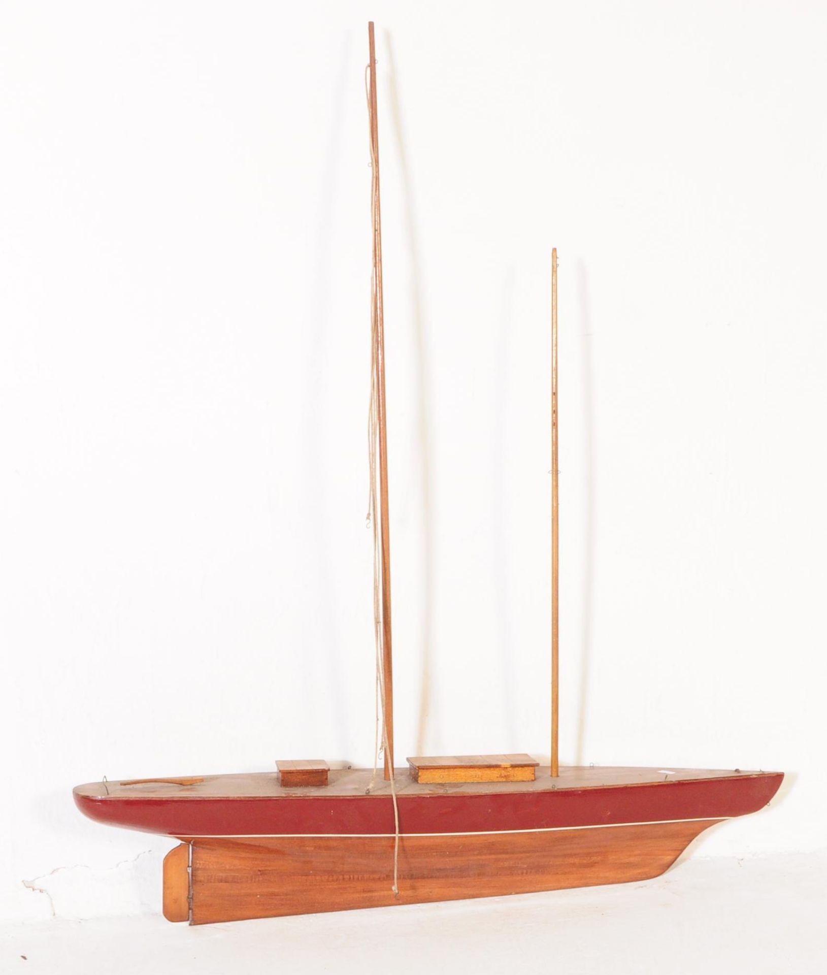 VINTAGE 20TH CENTURY POND MODEL BOAT / YACHT