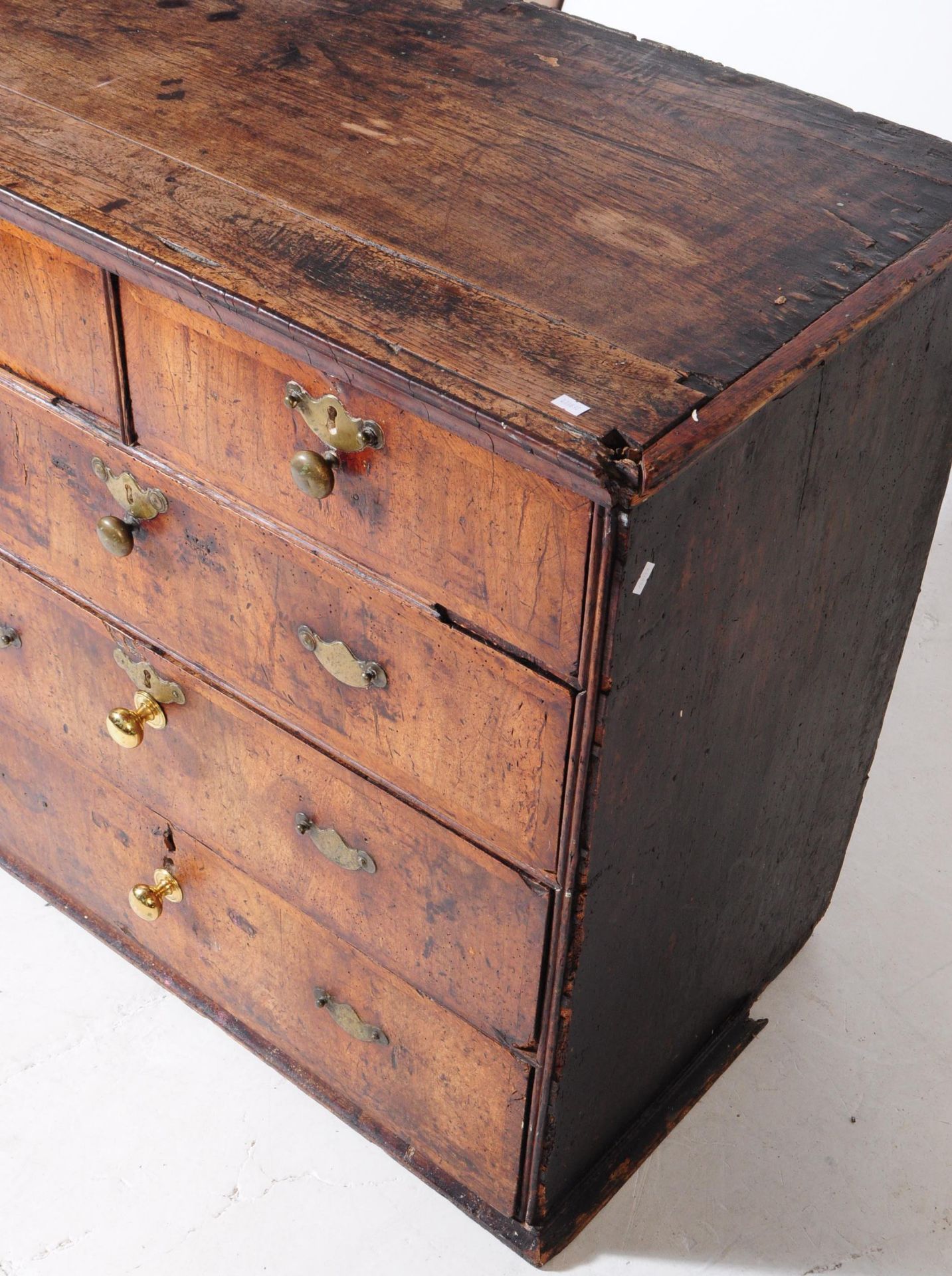 17TH CENTURY QUEEN ANNE WALNUT CHEST OF DRAWERS - Image 9 of 9