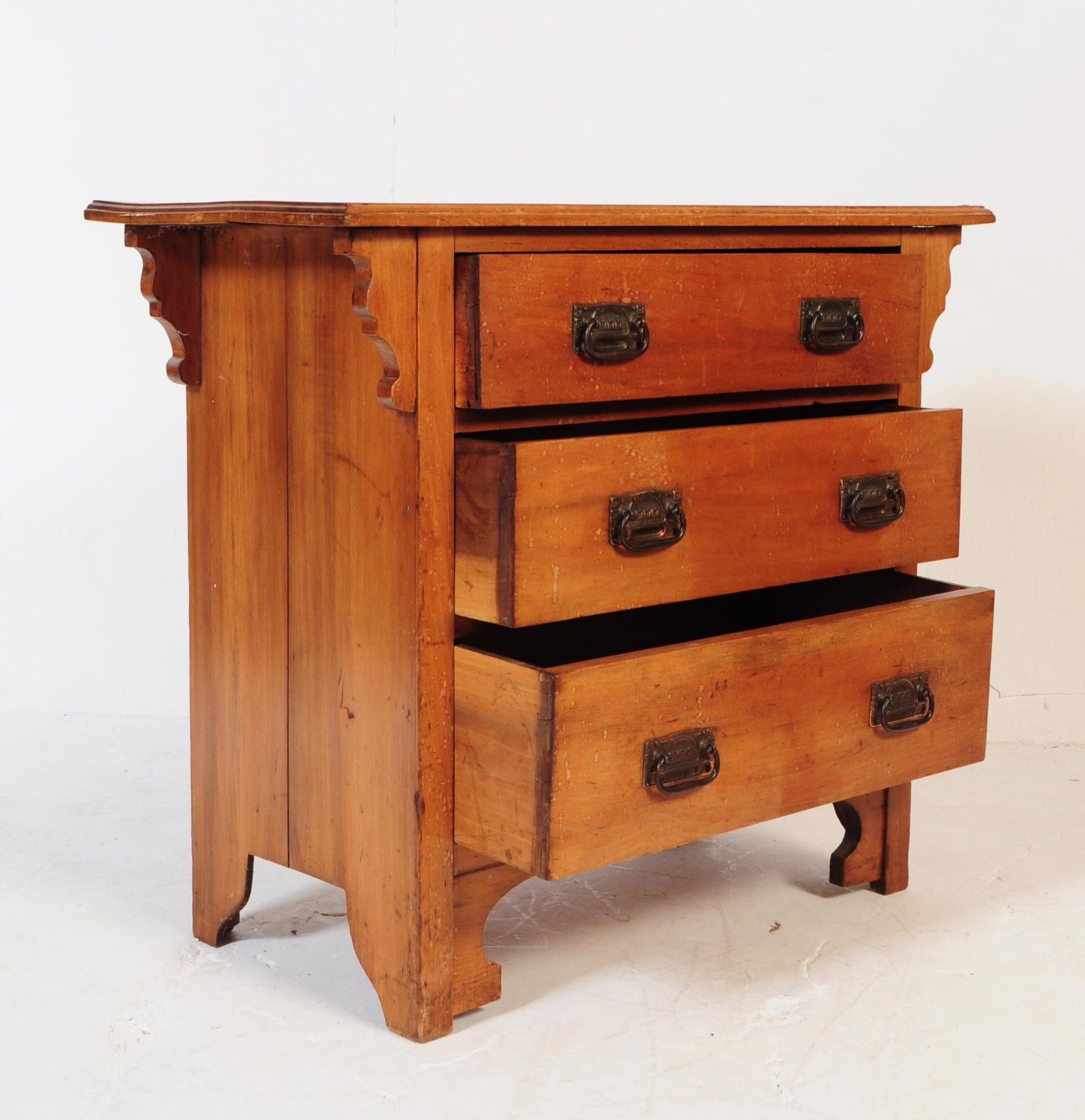 EDWARDIAN SATIN WALNUT CHEST OF DRAWERS - Image 4 of 5