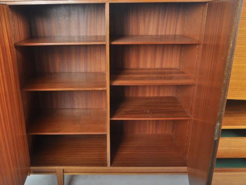 LARGE VINTAGE 20TH CENTURY TEAK VENEERED WALL UNIT - Image 9 of 12