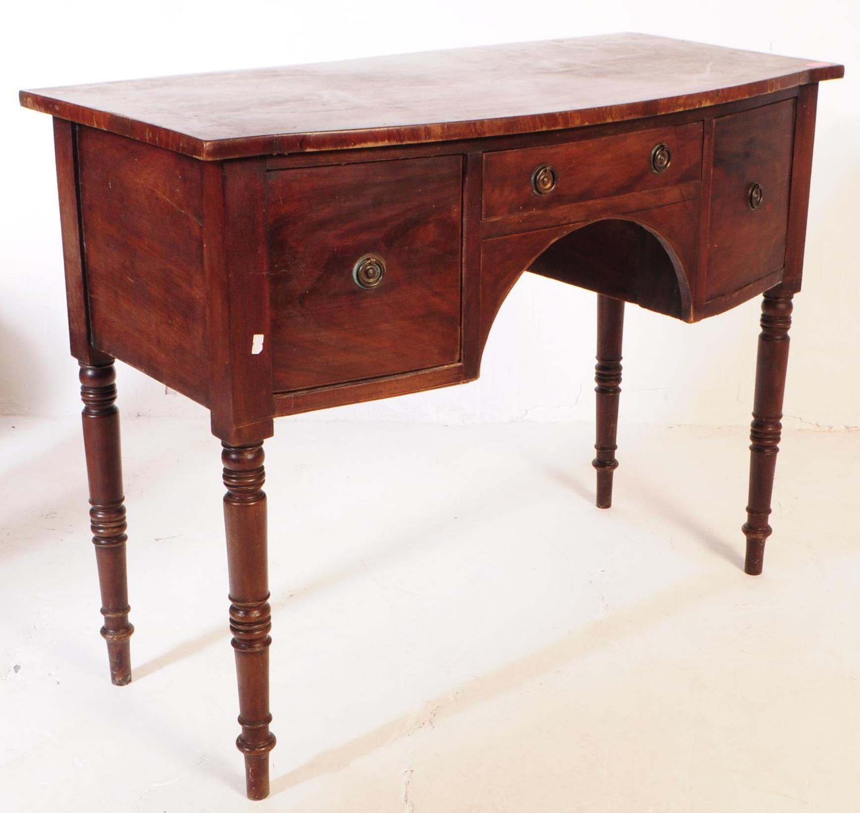 GEORGE III MAHOGANY KNEE HOLE WRITING TABLE / DESK