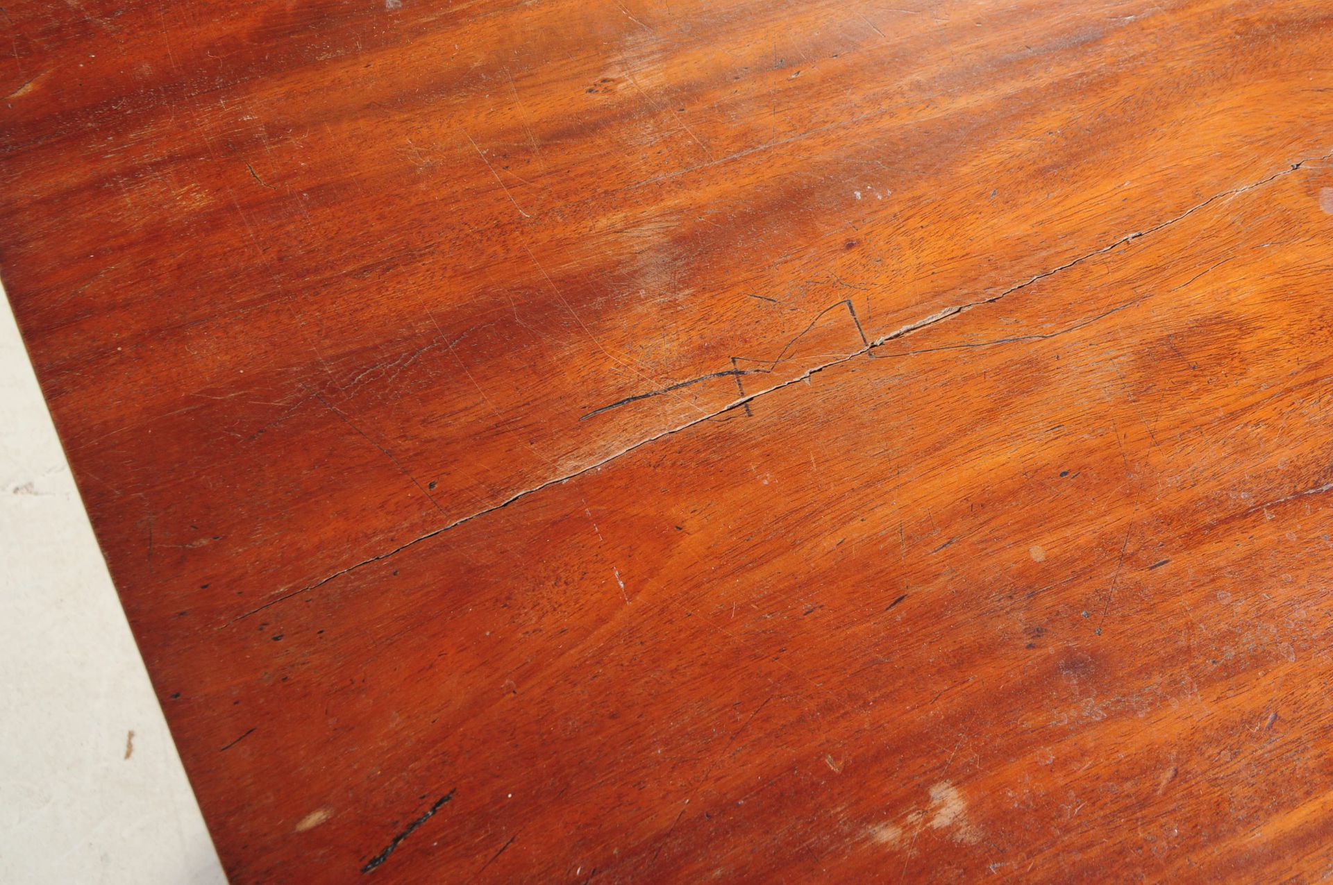 19TH CENTURY VICTORIAN MAHOGANY CHEST OF DRAWERS - Image 9 of 9