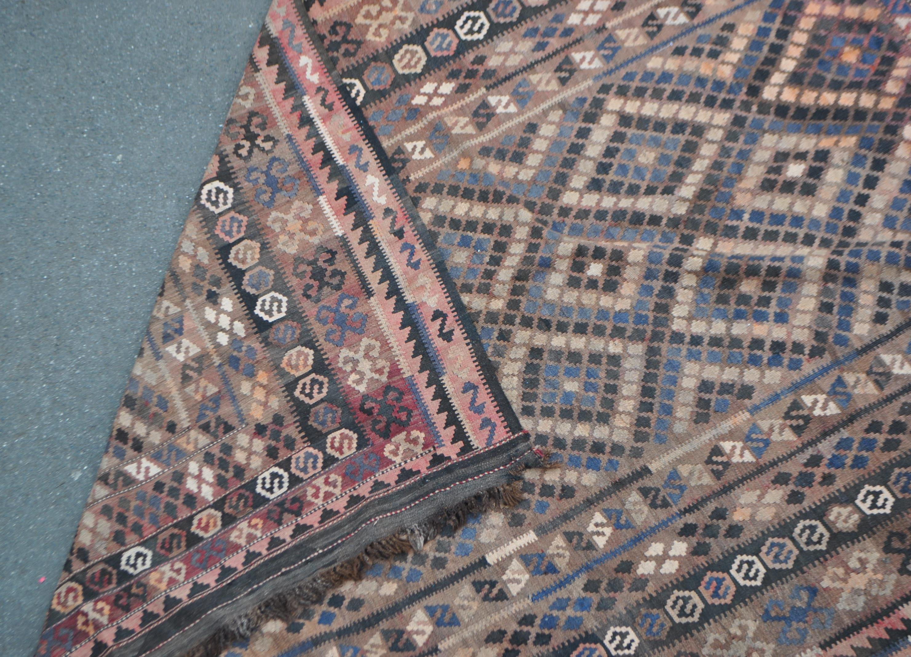 EARLY 20TH CENTURY PERSIAN TURKISH KILIM RUG - Image 3 of 3