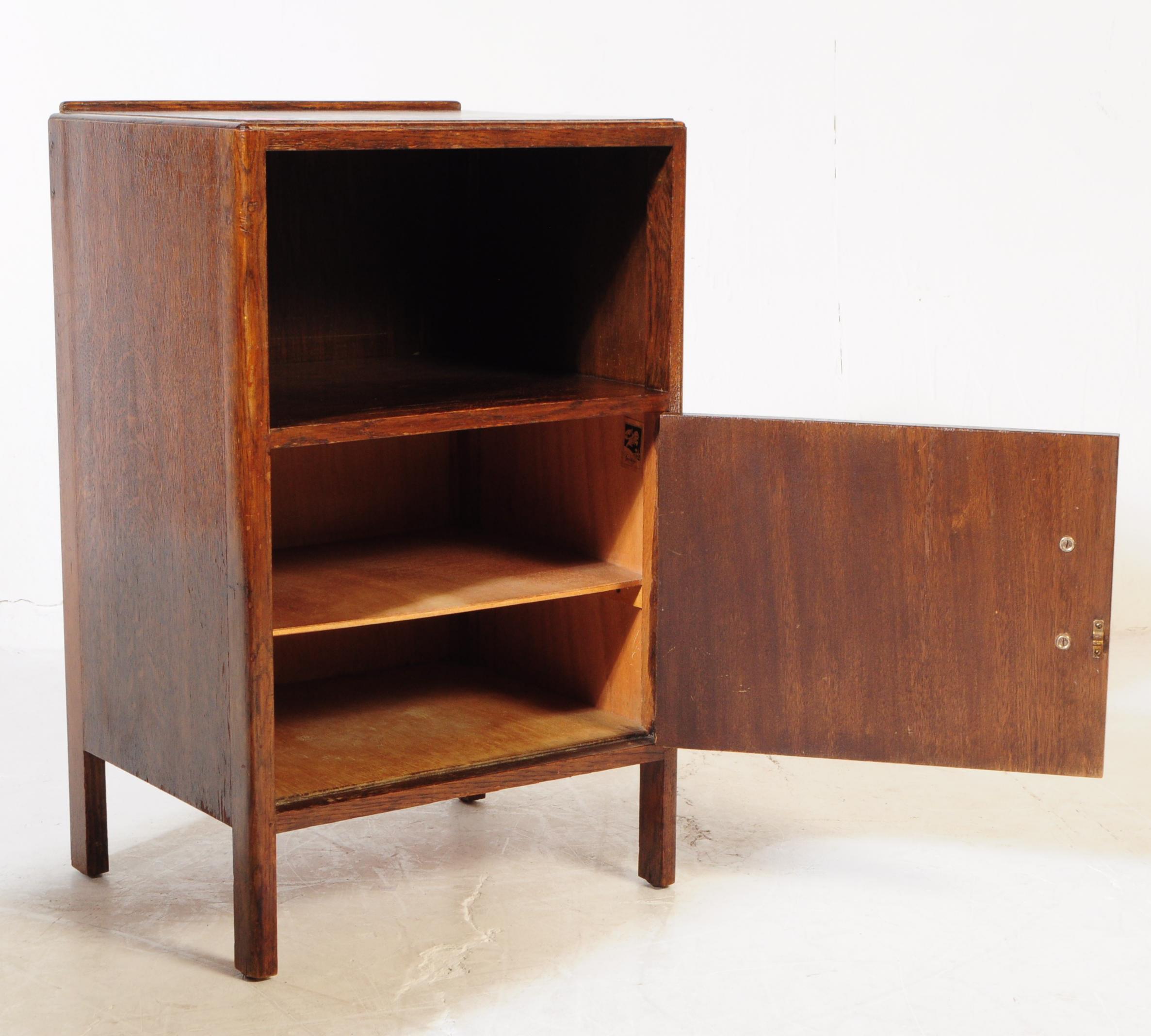 PAIR OF VINTAGE 20TH CENTURY DARK OAK BEDSIDE CABINETS - Image 3 of 5