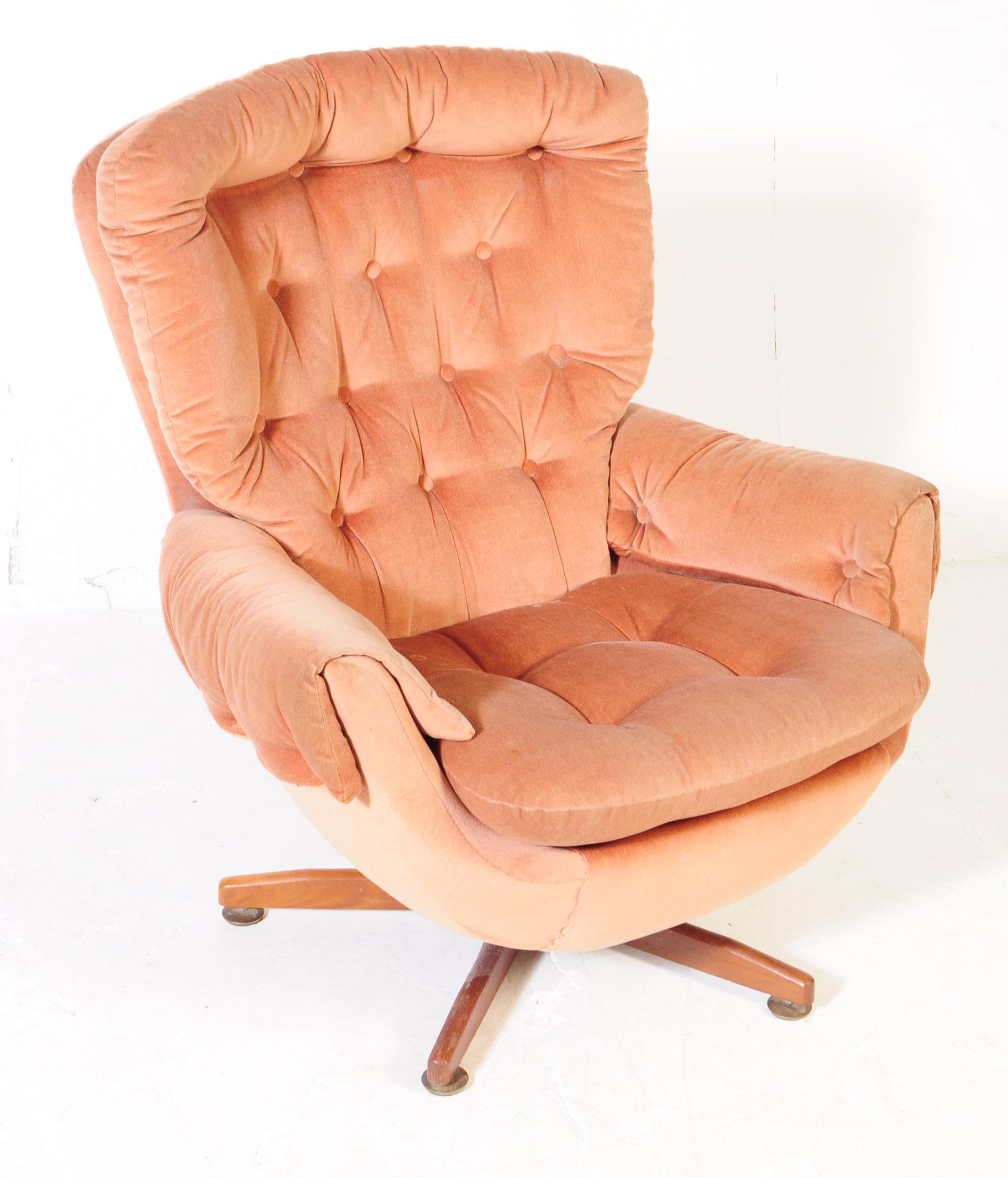 BRITISH MODERN DESIGN - RETRO MID 20TH CENTURY EGG CHAIR - Image 2 of 5