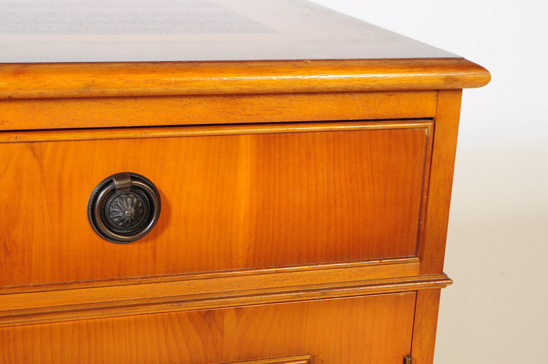 REGENCY REVIVAL YEW WOOD LIBRARY BOOKCASE - Image 7 of 8