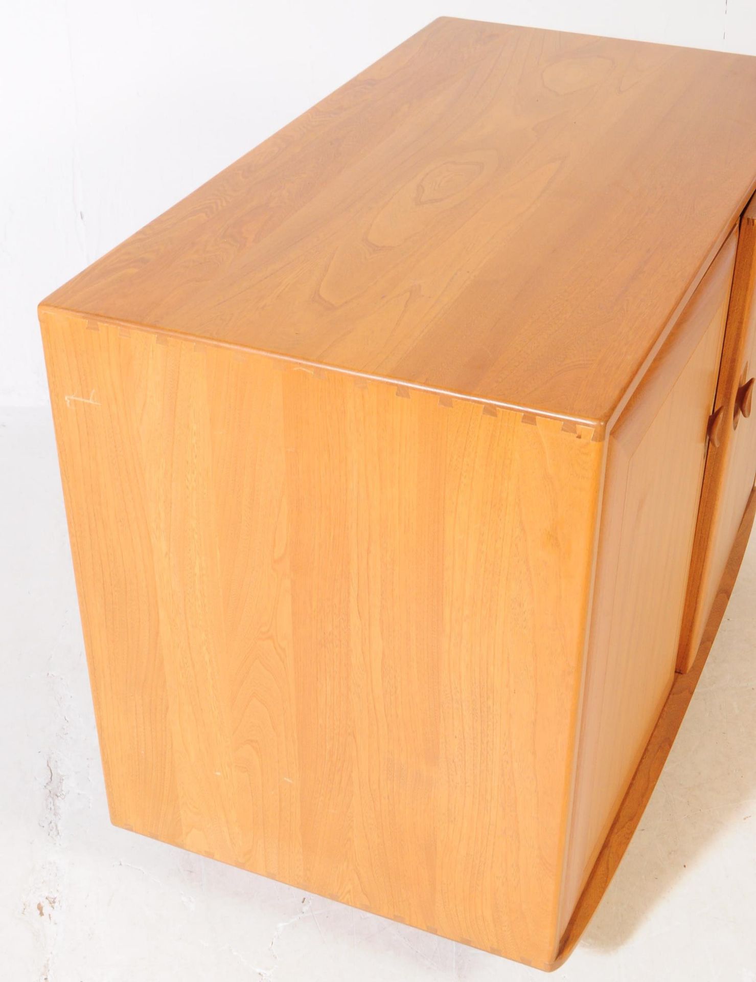 ERCOL - WINDSOR RANGE - 1970S IR TELEVISION CUPBOARD - Image 5 of 6