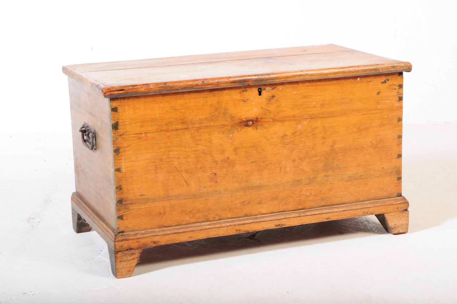 VICTORIAN 19TH CENTURY PITCH PINE BLANKET BOX