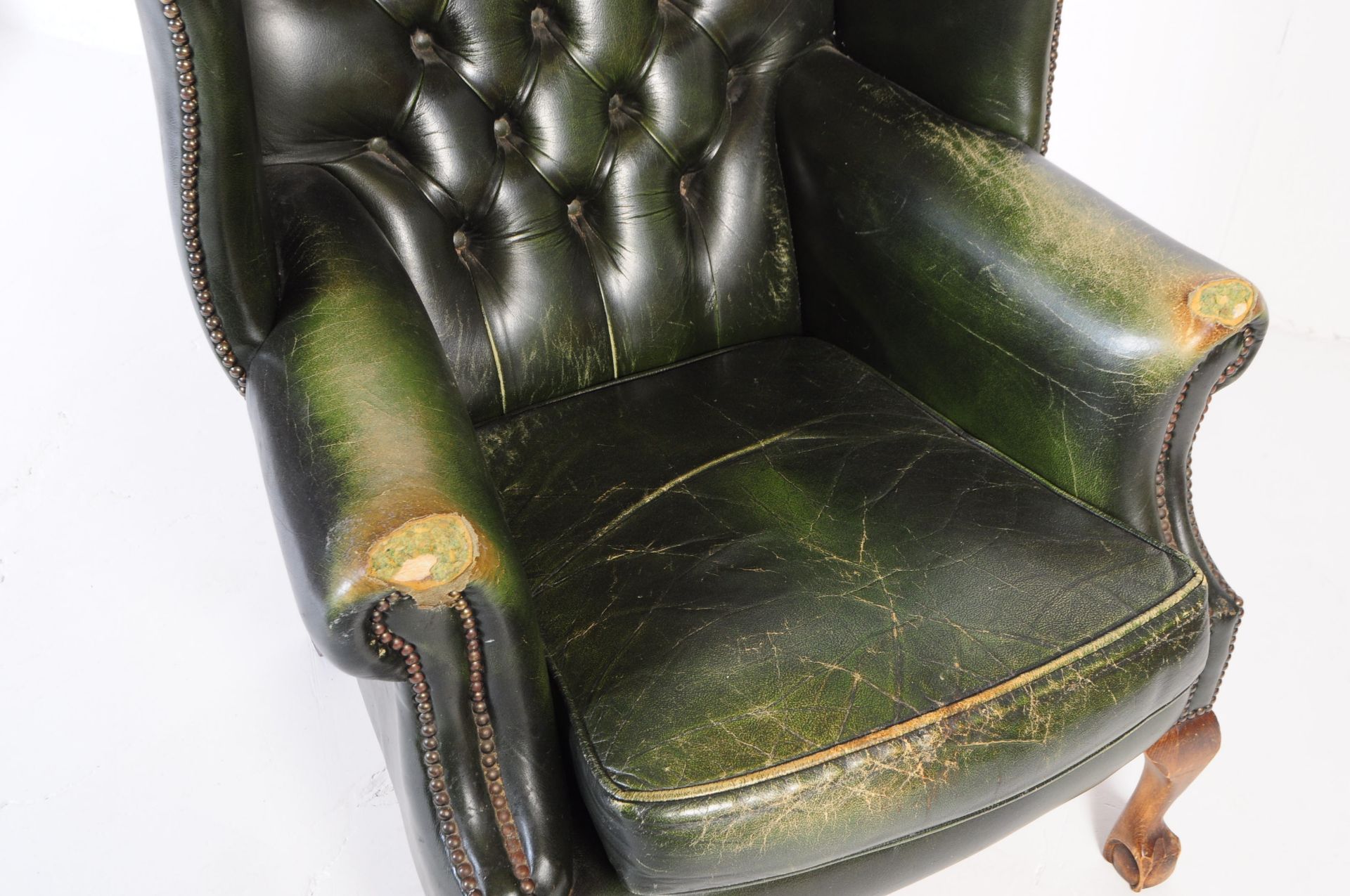 20TH CENTURY GREEN LEATHER WINGBACK ARMCHAIR - Bild 4 aus 6