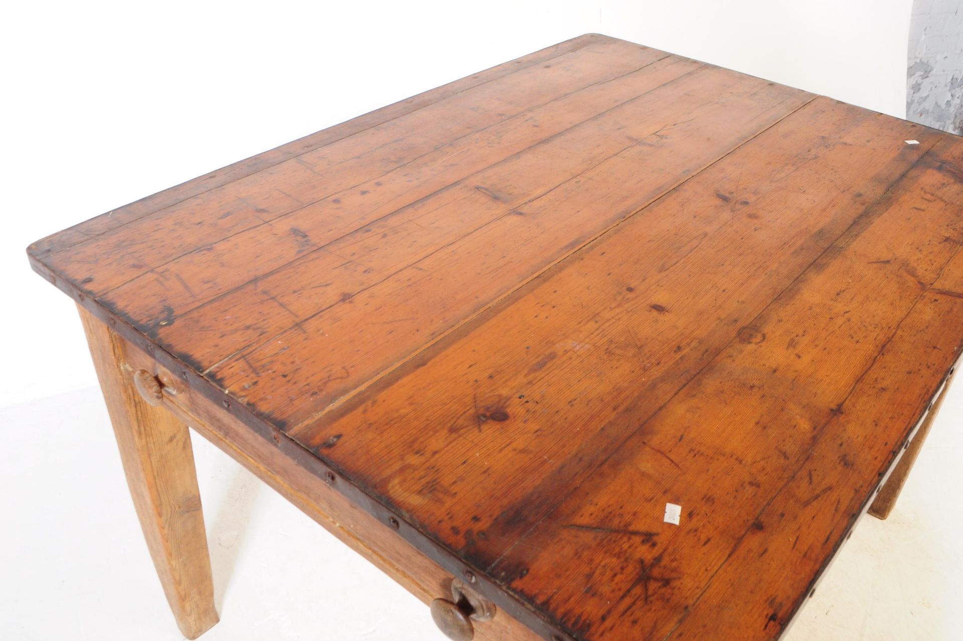 VICTORIAN 19TH CENTURY METAL MOUNT KITCHEN PINE TABLE - Image 4 of 5