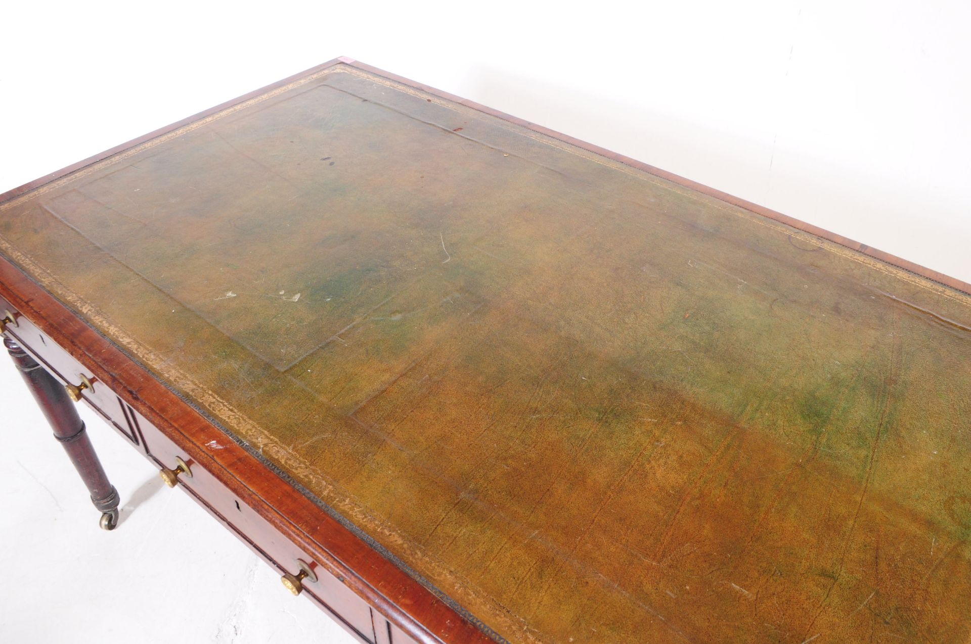 19TH CENTURY GEORGIAN LEATHER WRITING TABLE / DESK - Image 3 of 6