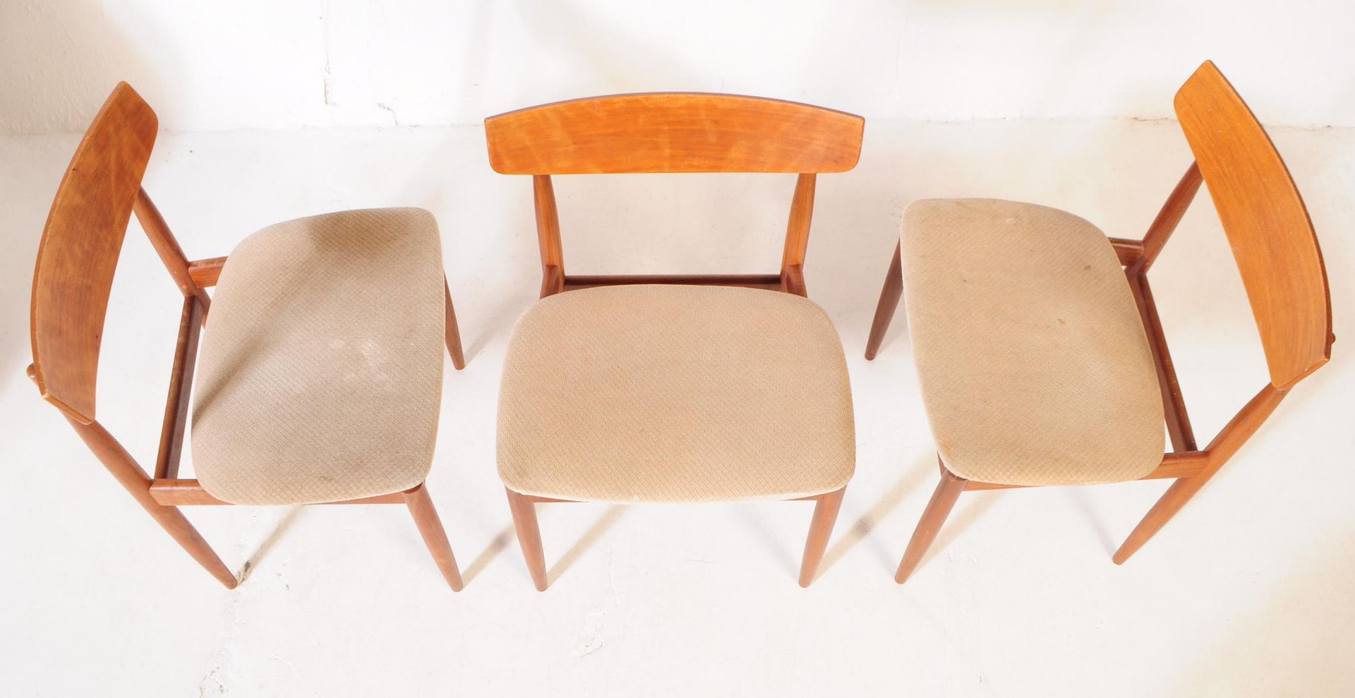 IB KOFOD-LARSEN FOR G-PLAN - THREE DINING CHAIRS - Image 3 of 4