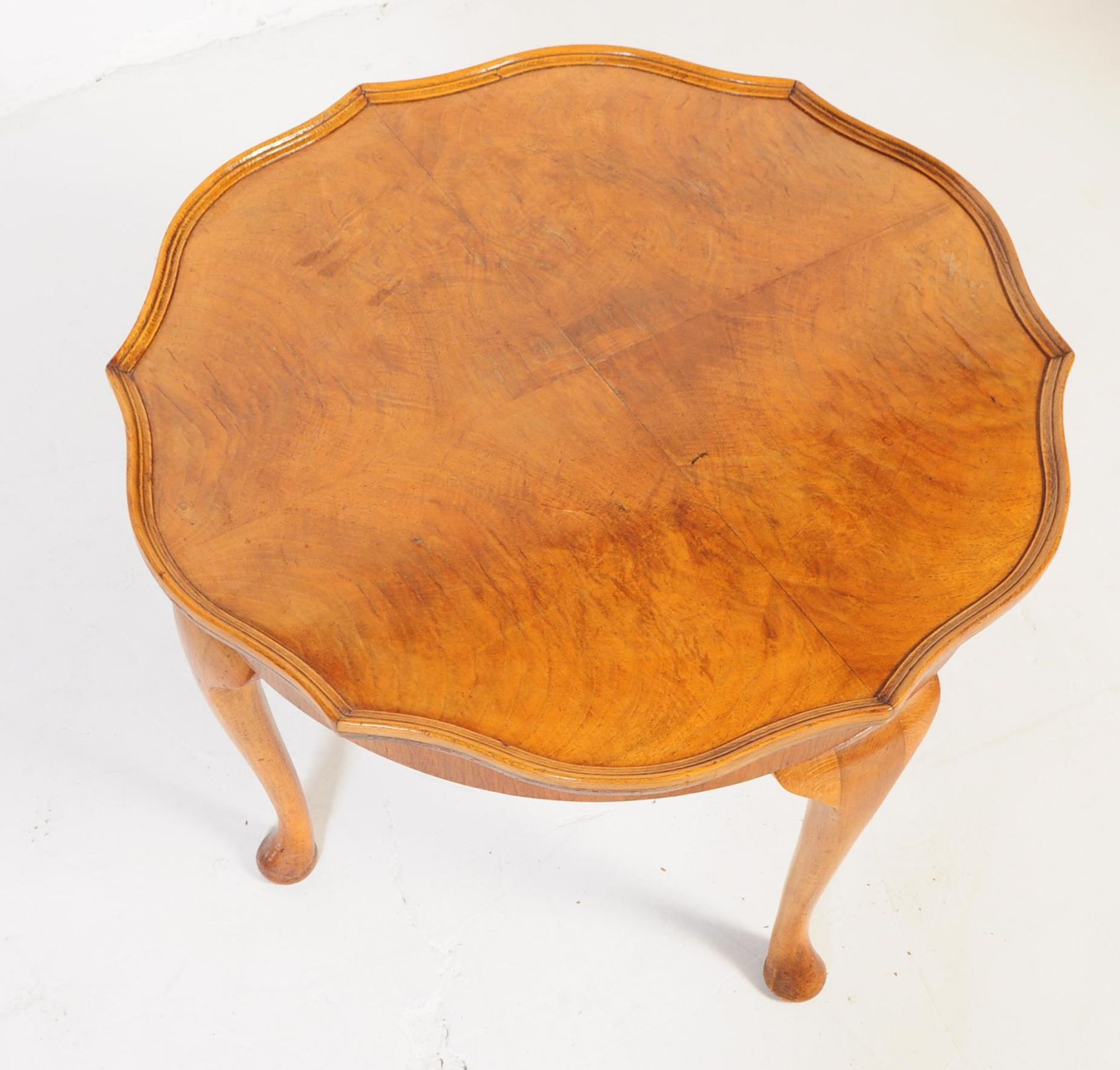 1940S QUEEN ANNE REVIVAL WALNUT COFFEE TABLE - Bild 6 aus 6