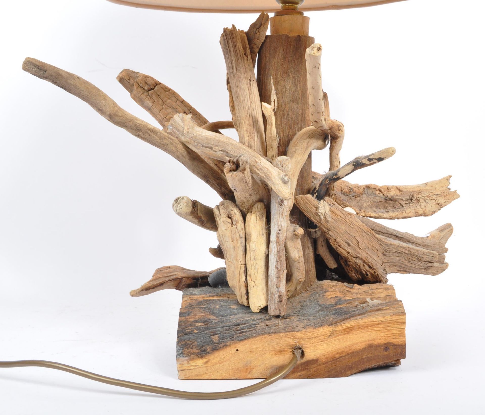 CONTEMPORARY DRIFTWOOD TABLE LAMP - Image 6 of 8