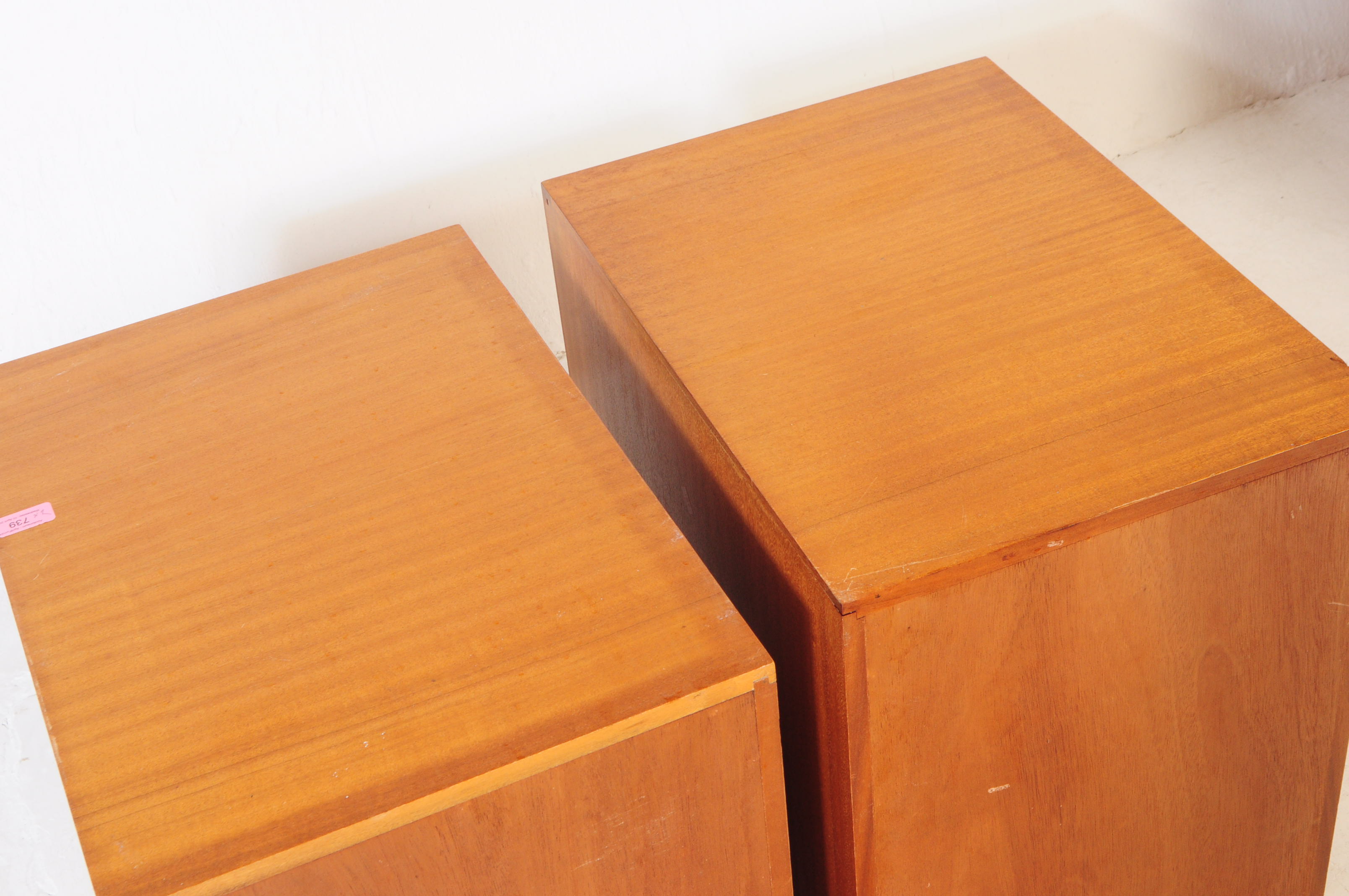 BRITISH MODERN DESIGN - PAIR OF BEDSIDE CHEST OF DRAWERS - Image 5 of 5