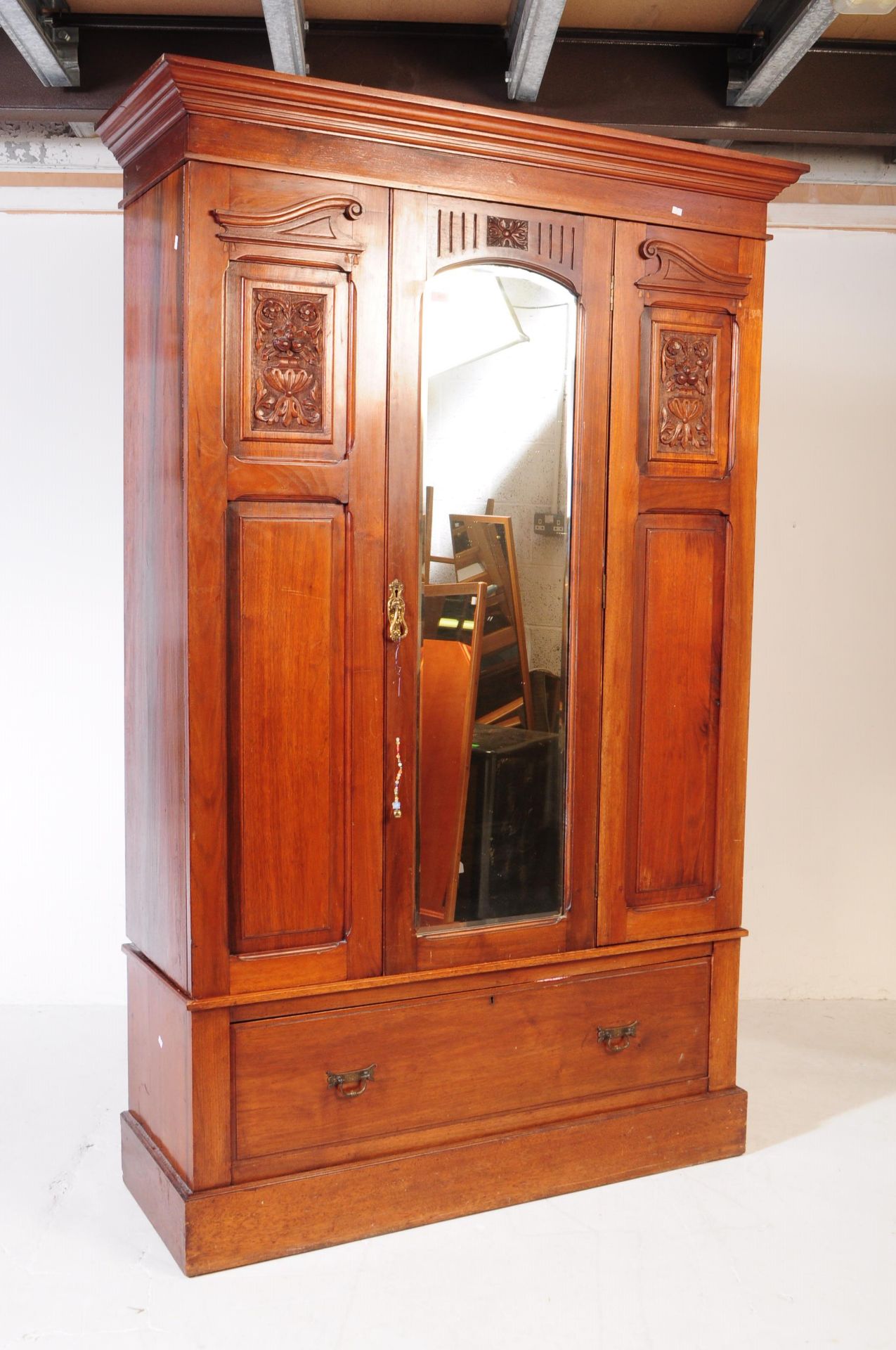 EARLY 20TH CENTURY EDWARDIAN OAK DOUBLE WARDROBE